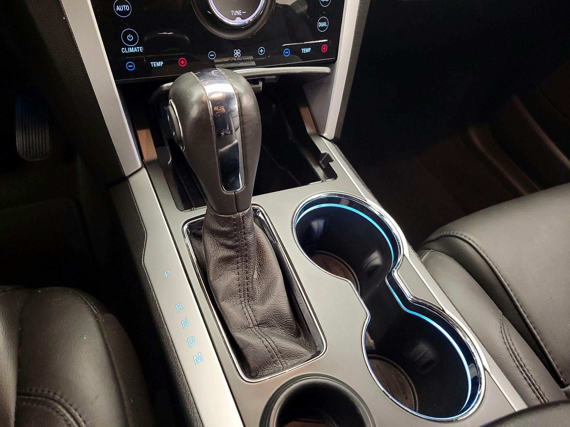 Thumbnail: 2015 Ford Explorer - 17