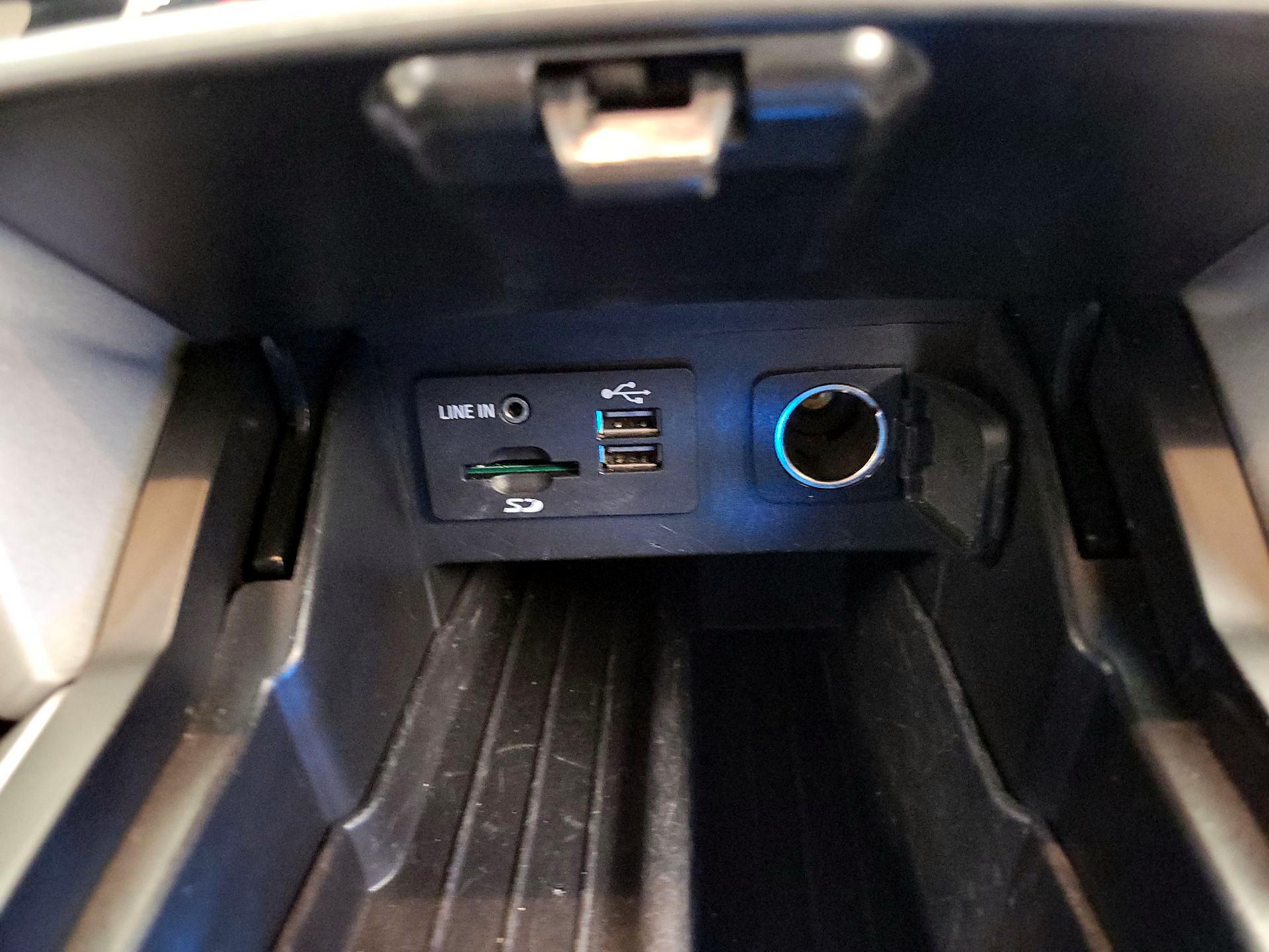 Thumbnail: 2015 Ford Explorer - 18