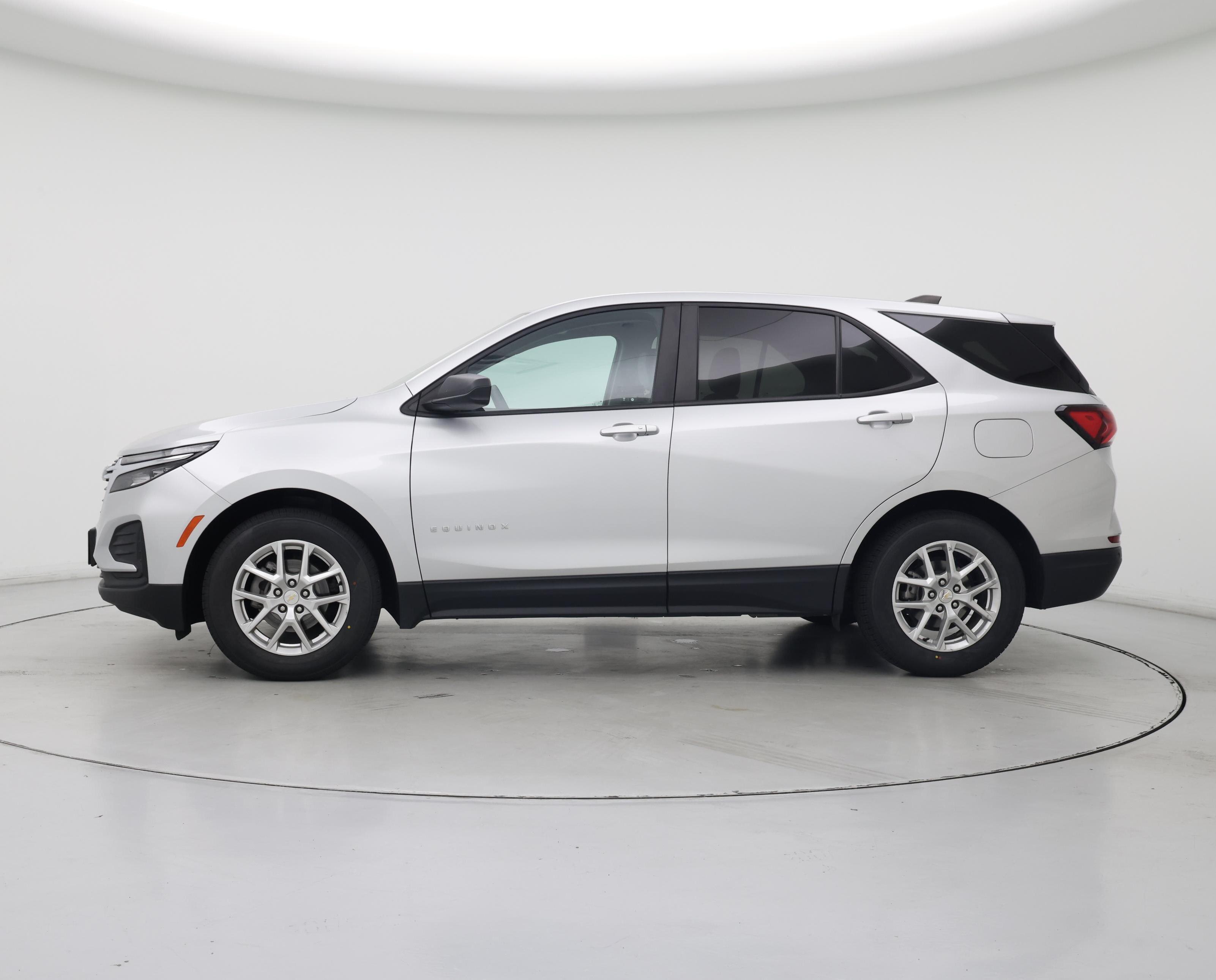 Thumbnail: 2022 Chevrolet Equinox - 3