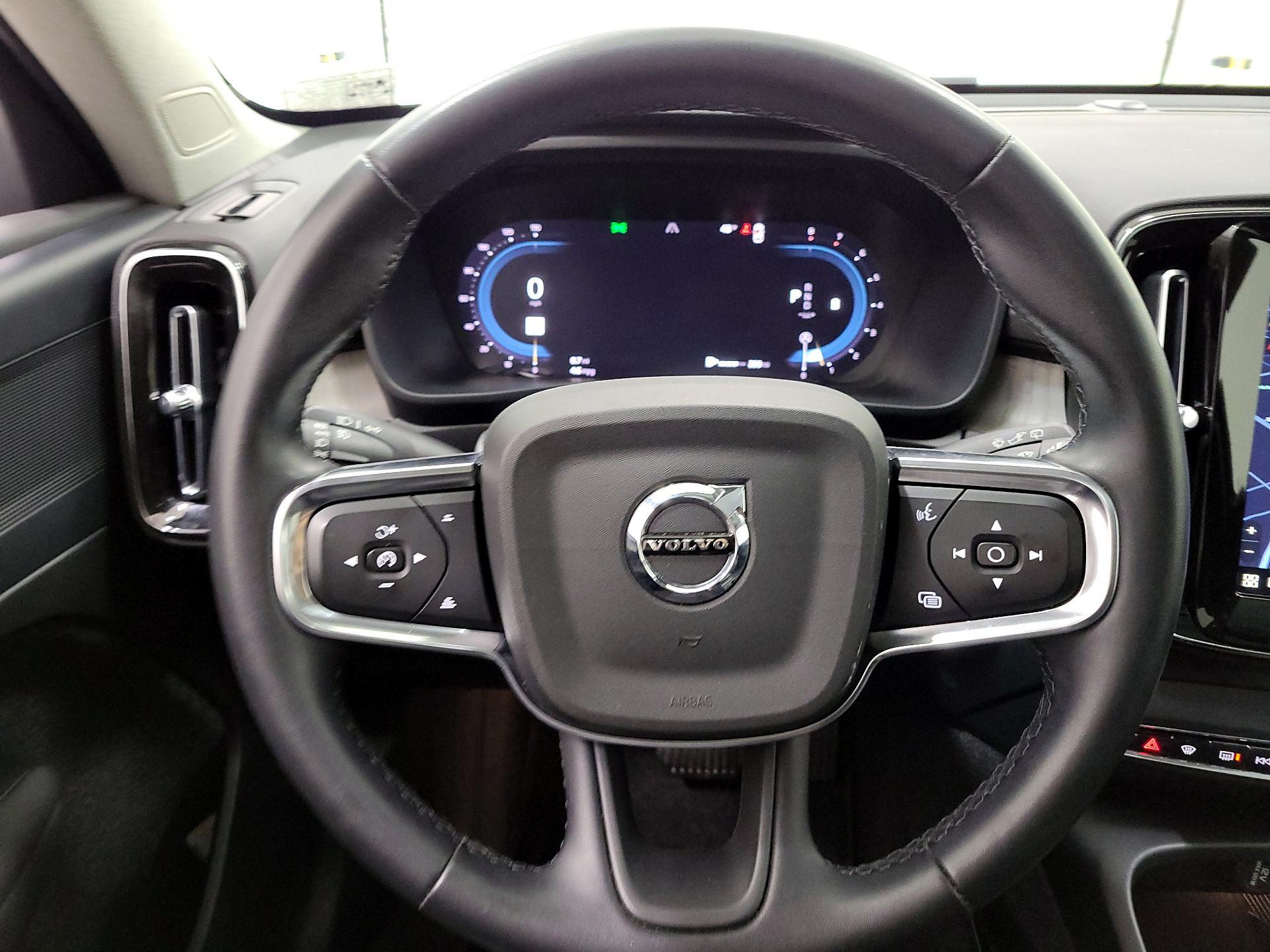 Thumbnail: 2024 Volvo XC40 - 10