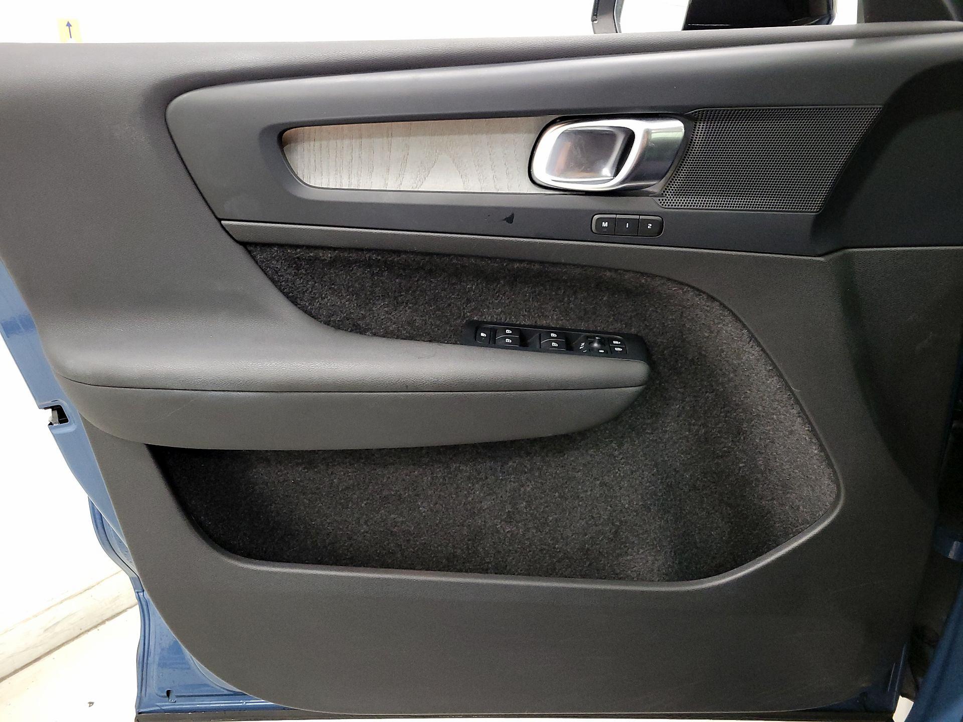 Thumbnail: 2024 Volvo XC40 - 12