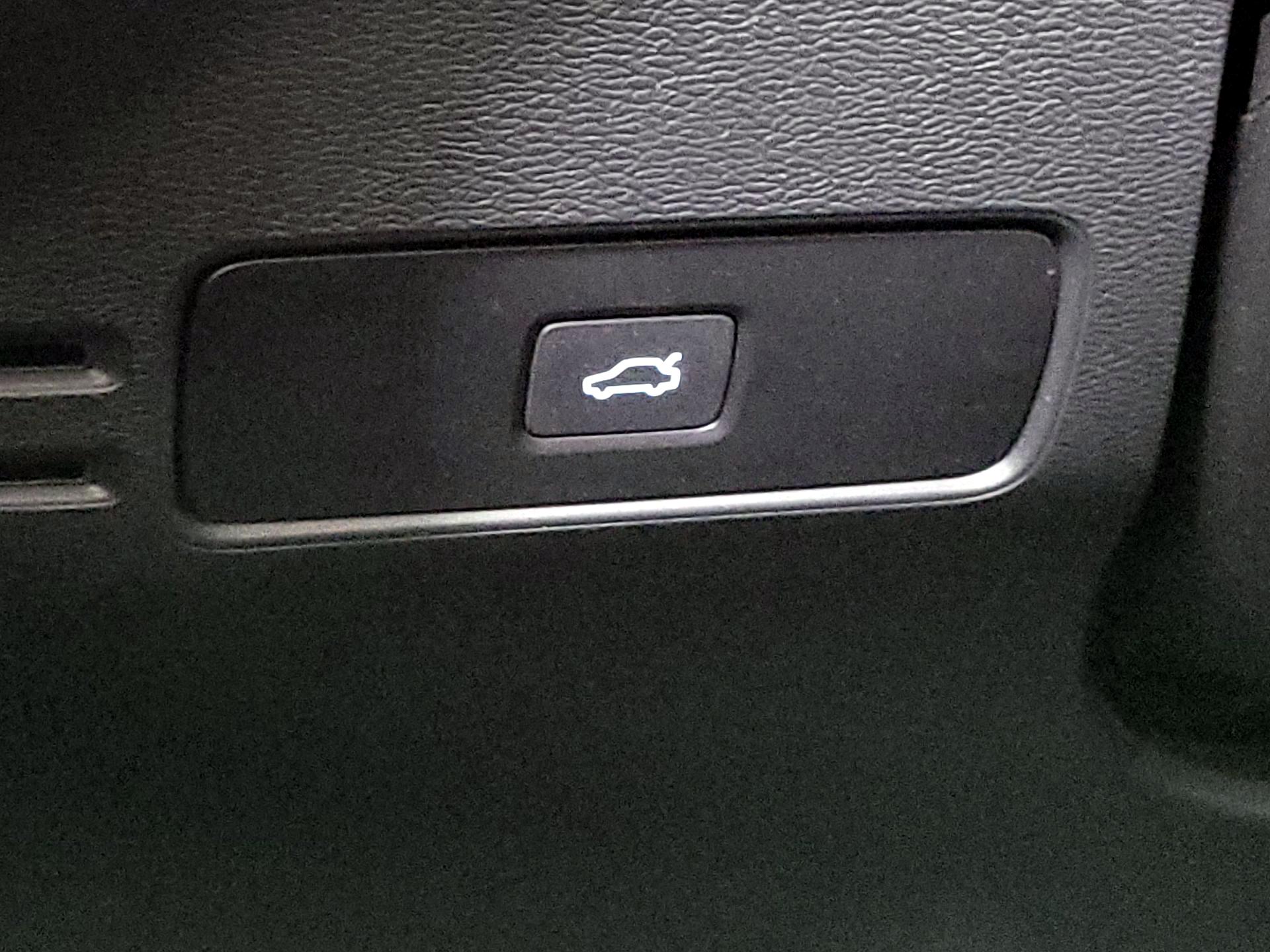 Thumbnail: 2024 Volvo XC40 - 13