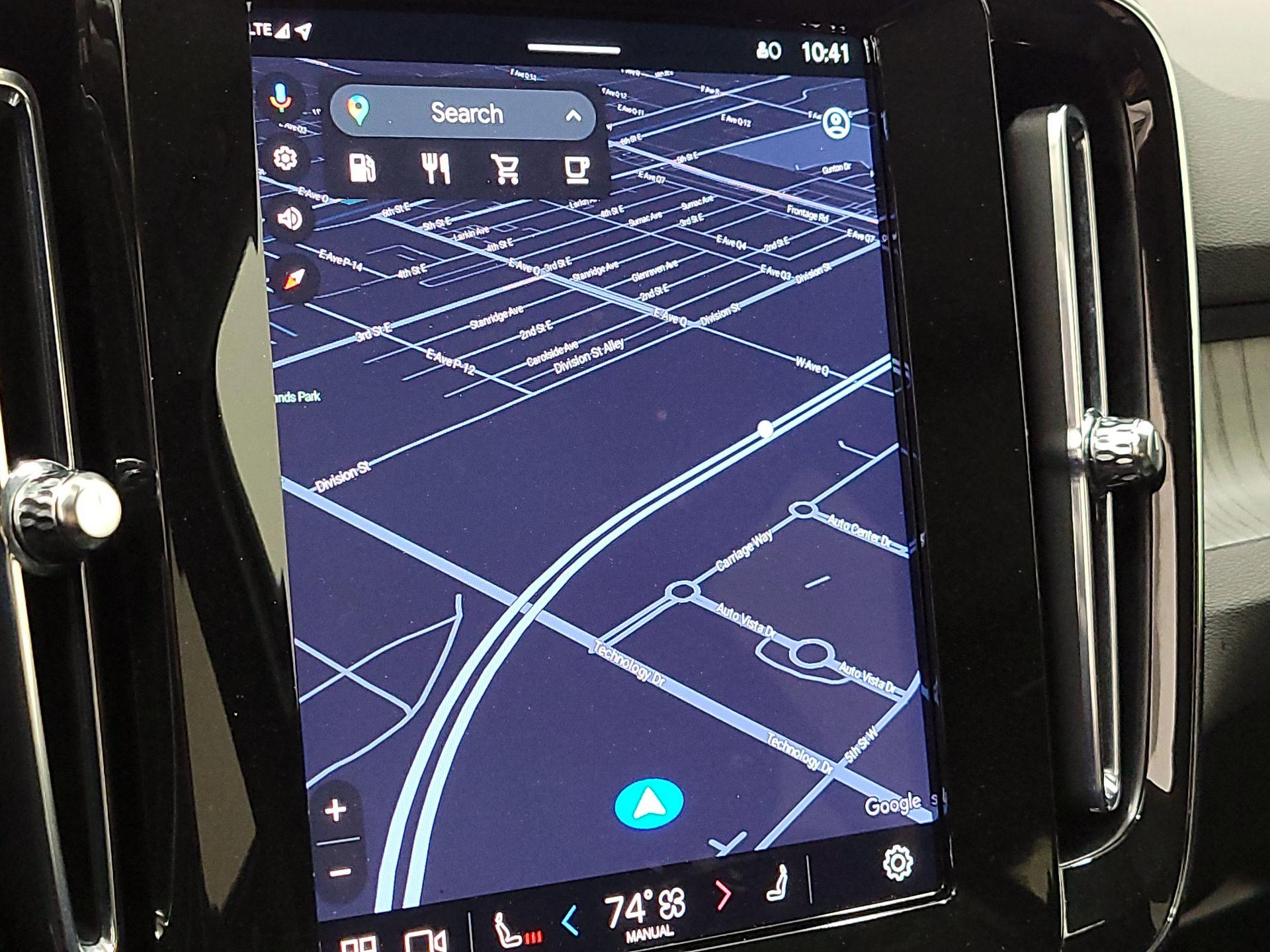 Thumbnail: 2024 Volvo XC40 - 14