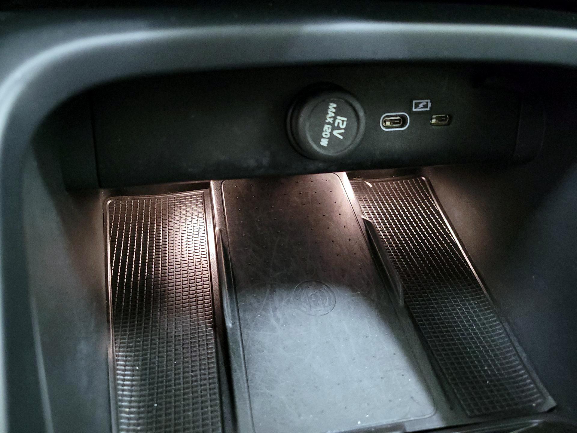 Thumbnail: 2024 Volvo XC40 - 19