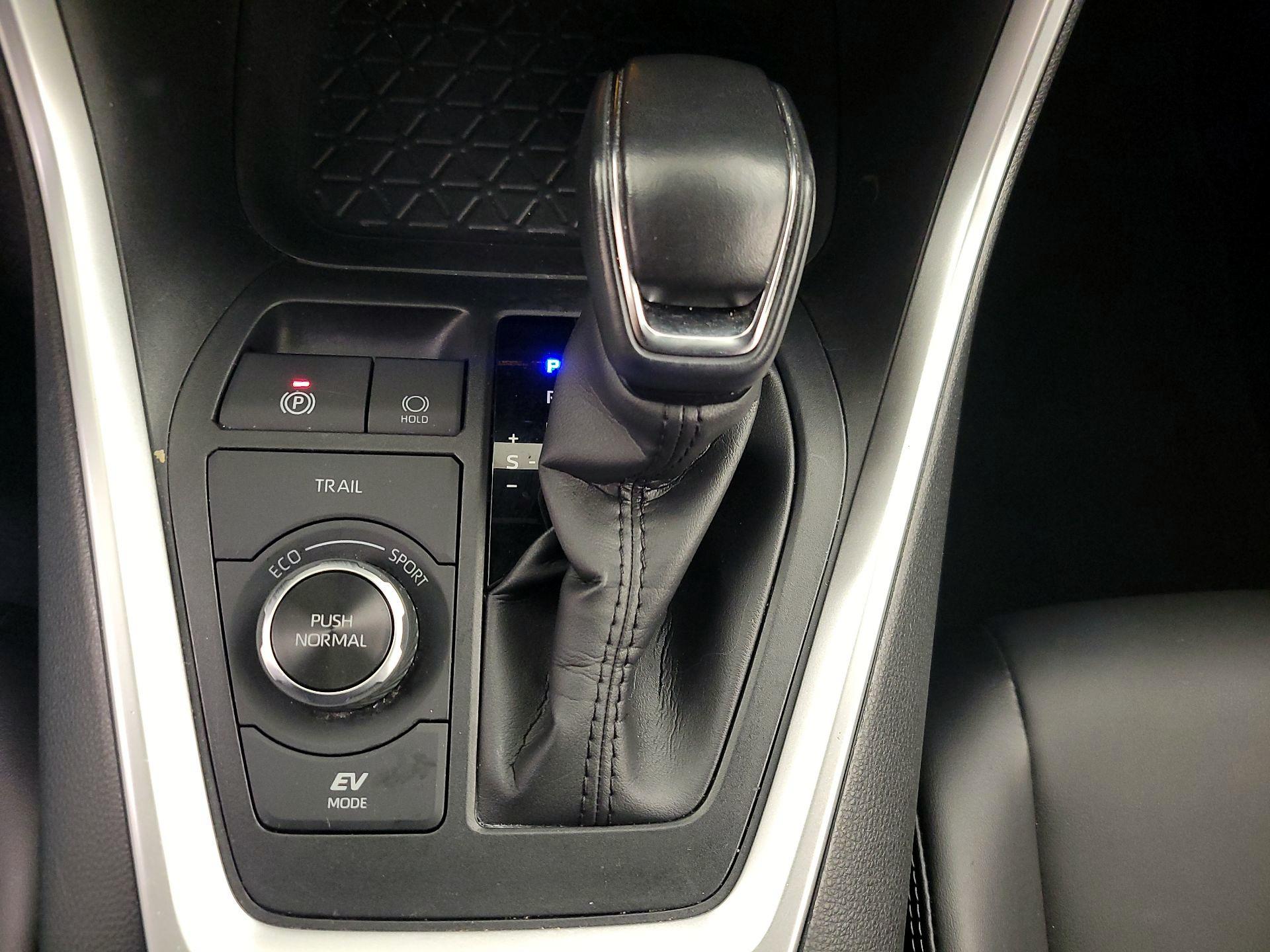 Thumbnail: 2022 Toyota RAV4 - 15