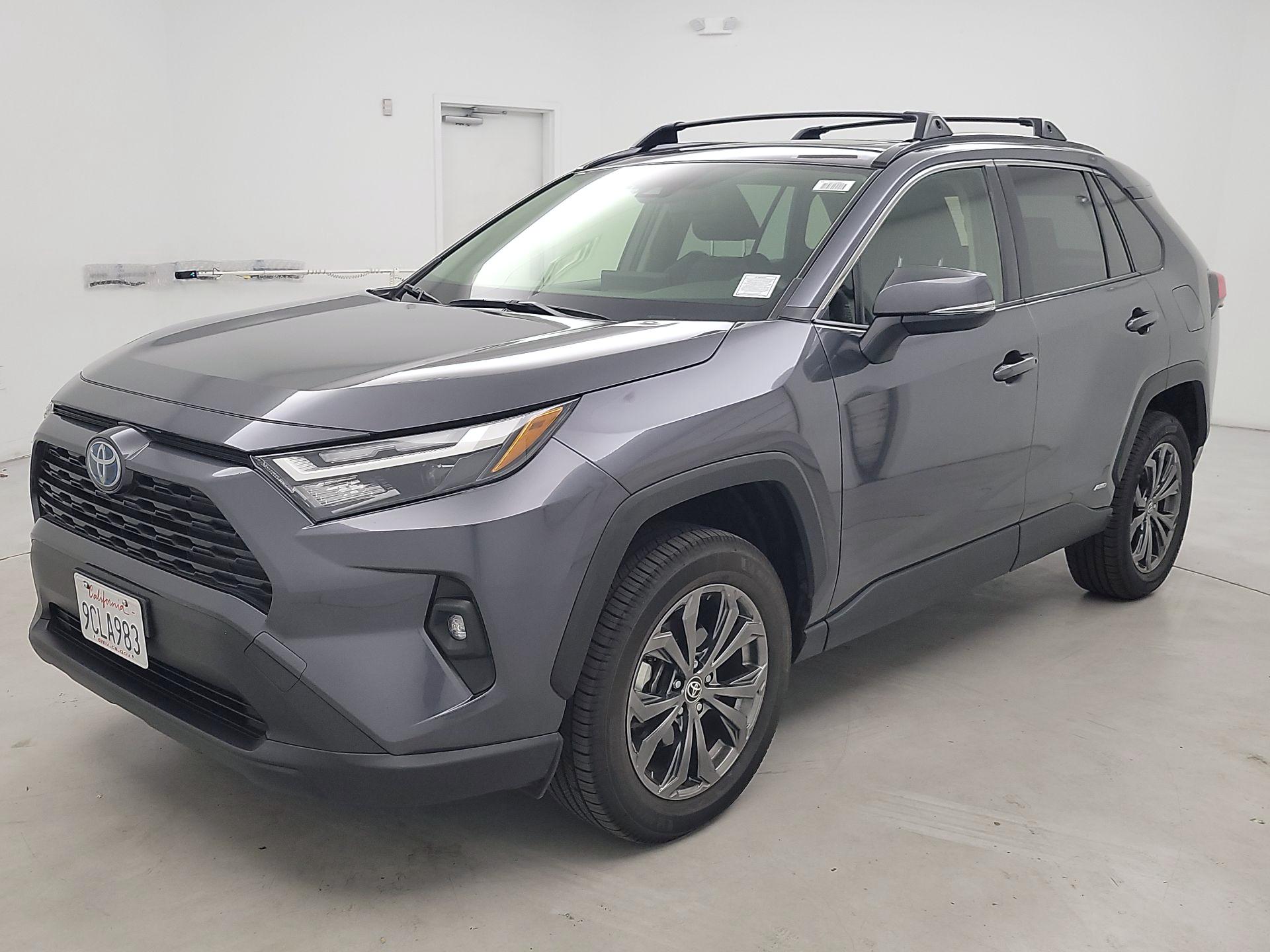 Thumbnail: 2022 Toyota RAV4 - 3