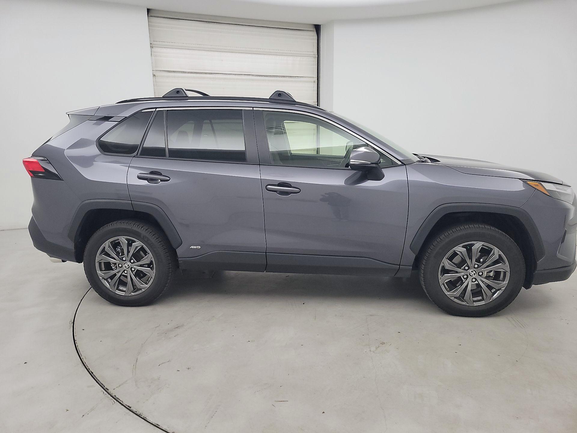 Thumbnail: 2022 Toyota RAV4 - 4