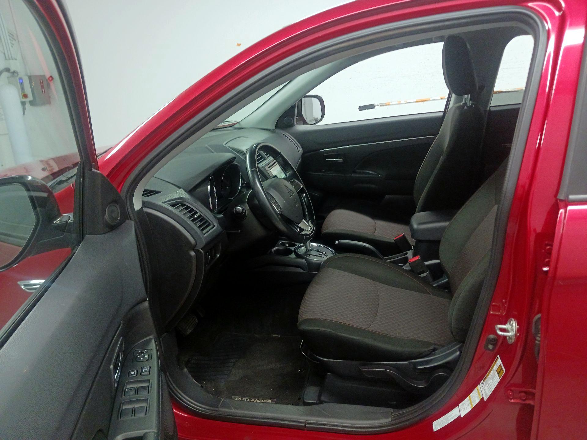 Thumbnail: 2017 Mitsubishi Outlander Sport - 11