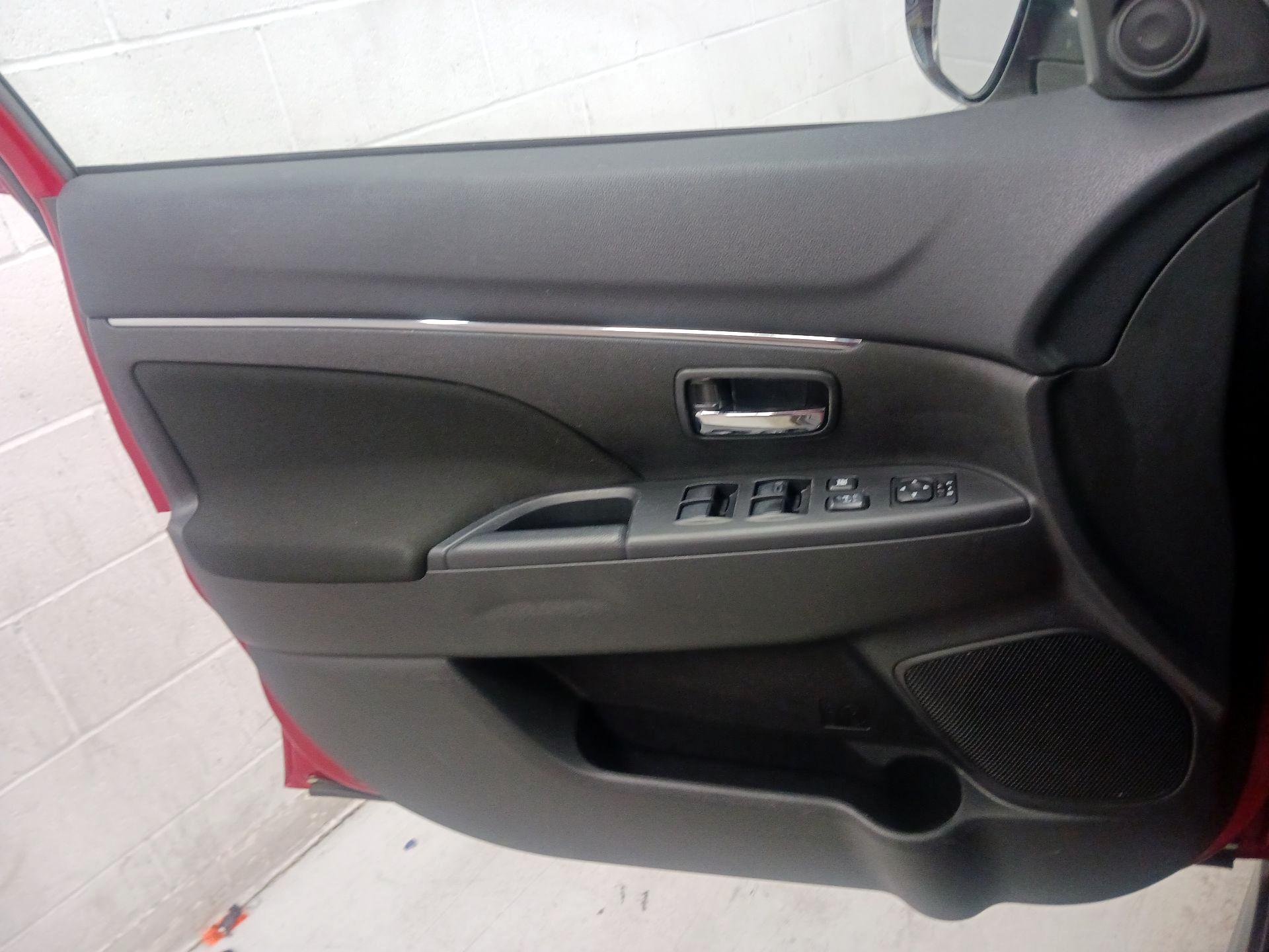 Thumbnail: 2017 Mitsubishi Outlander Sport - 12