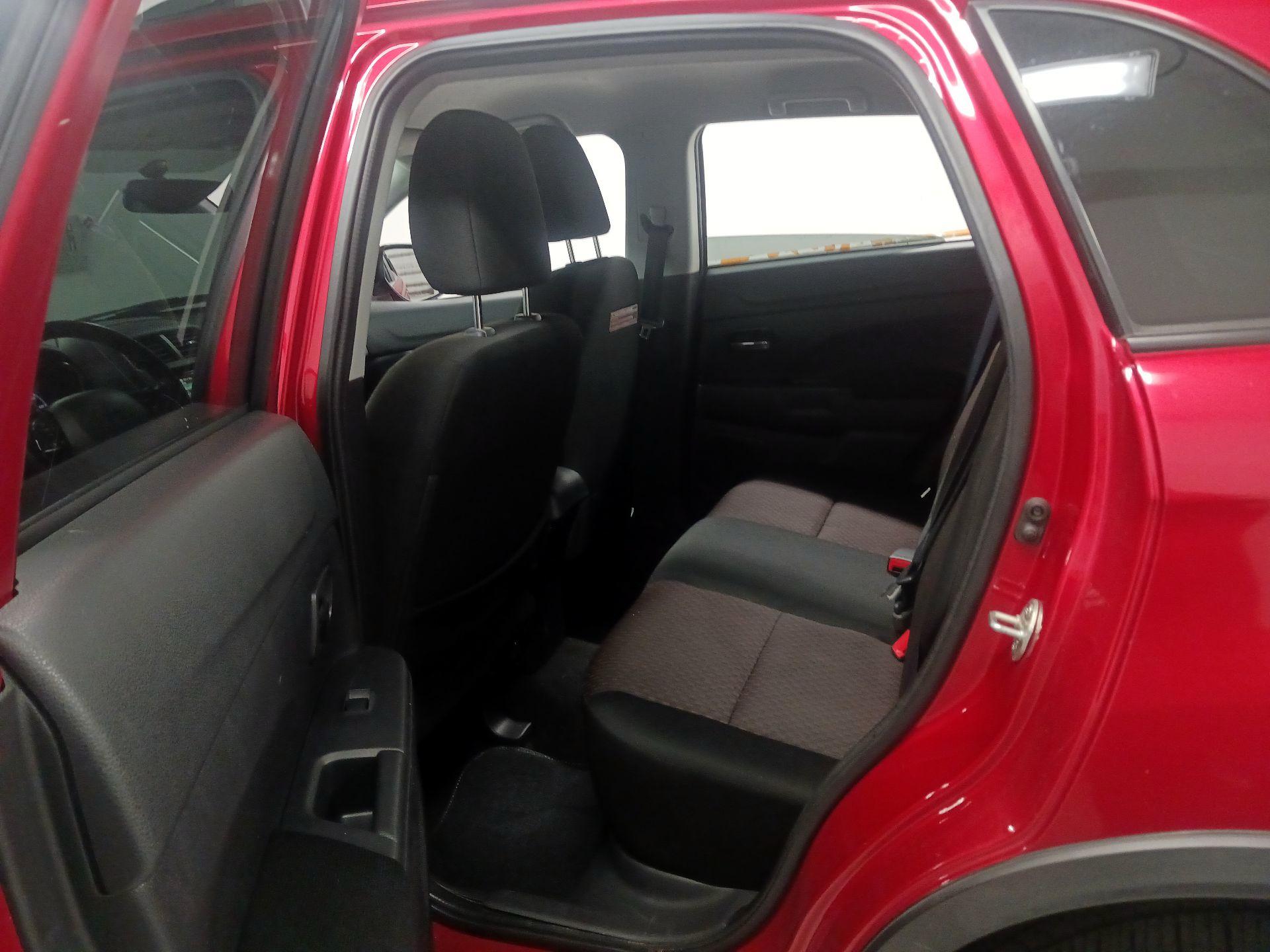 Thumbnail: 2017 Mitsubishi Outlander Sport - 17