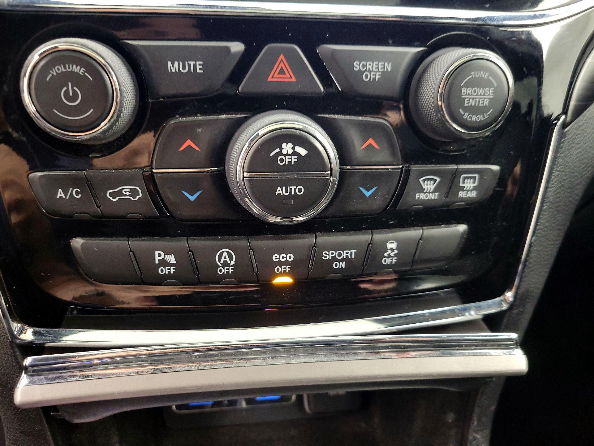 Thumbnail: 2019 Jeep Grand Cherokee - 17