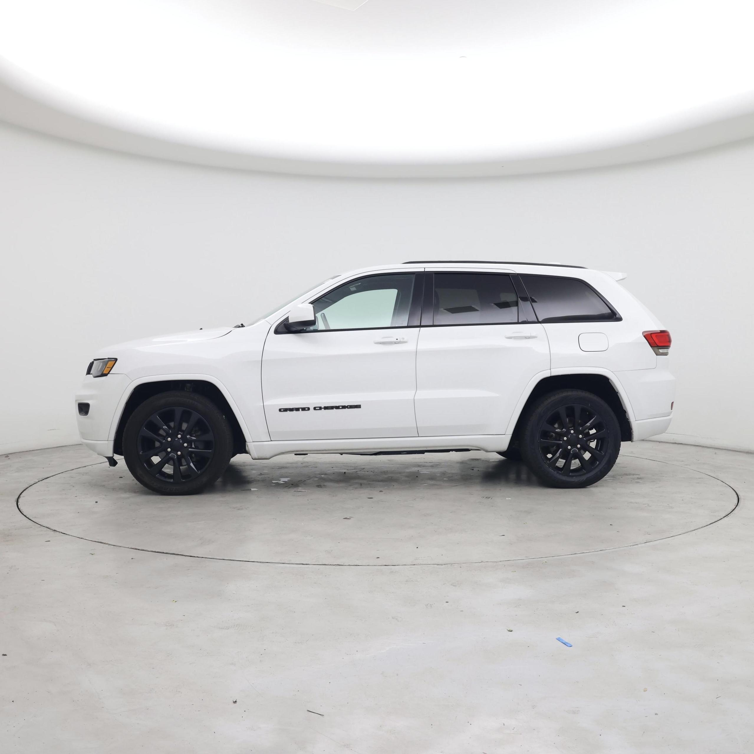 Thumbnail: 2019 Jeep Grand Cherokee - 3