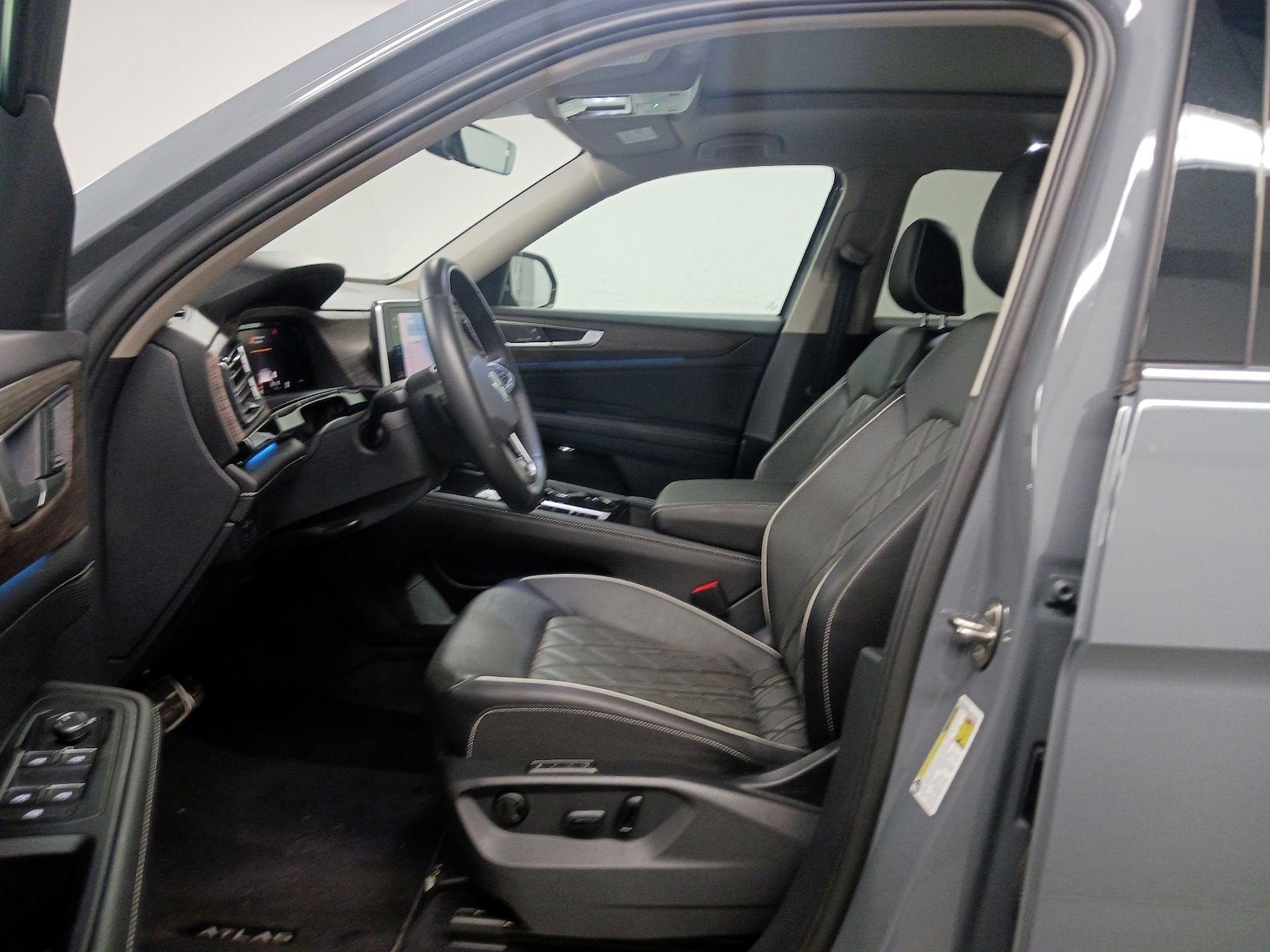 2025 Volkswagen Atlas 11