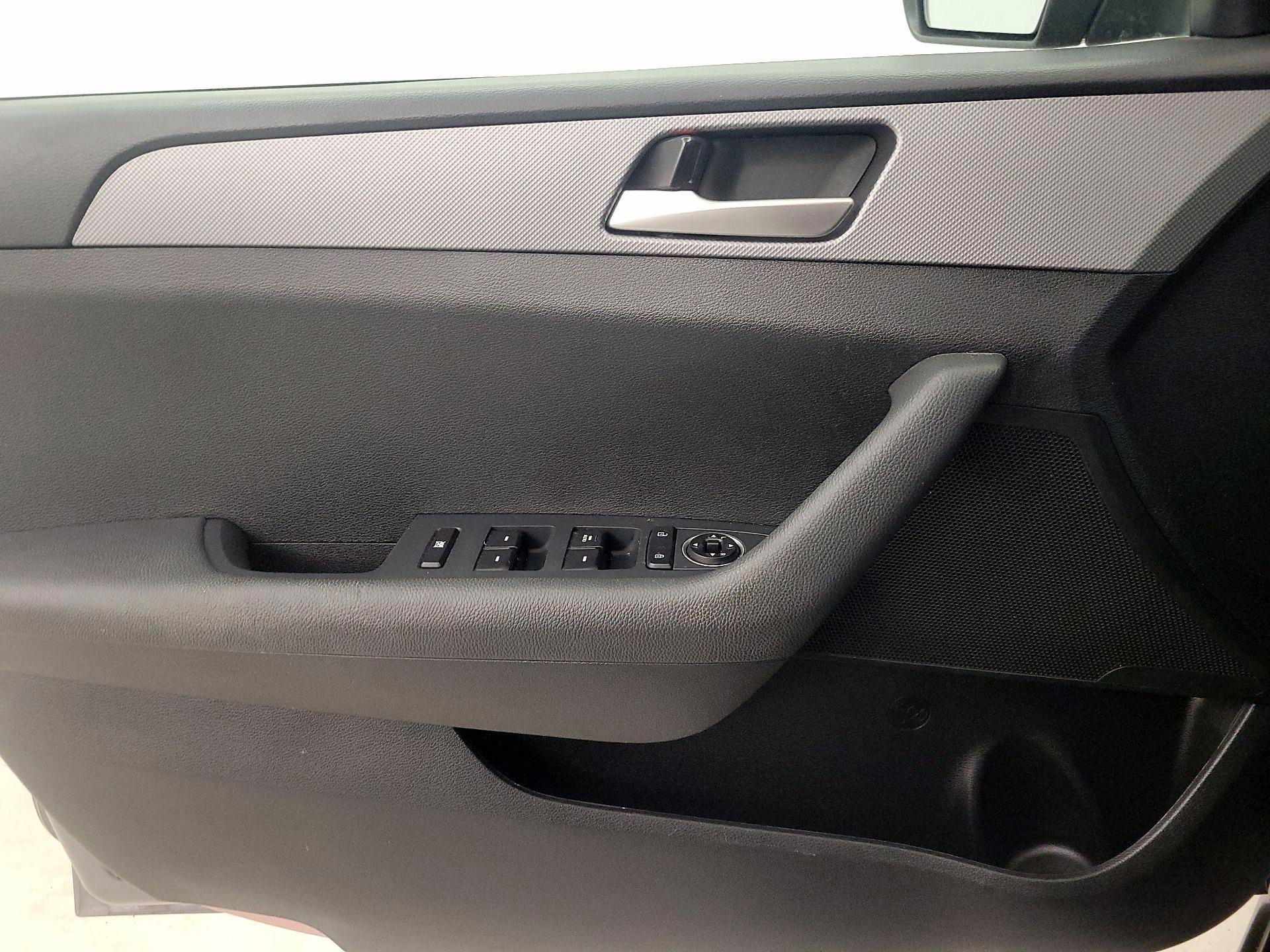 Thumbnail: 2019 Hyundai Sonata - 12