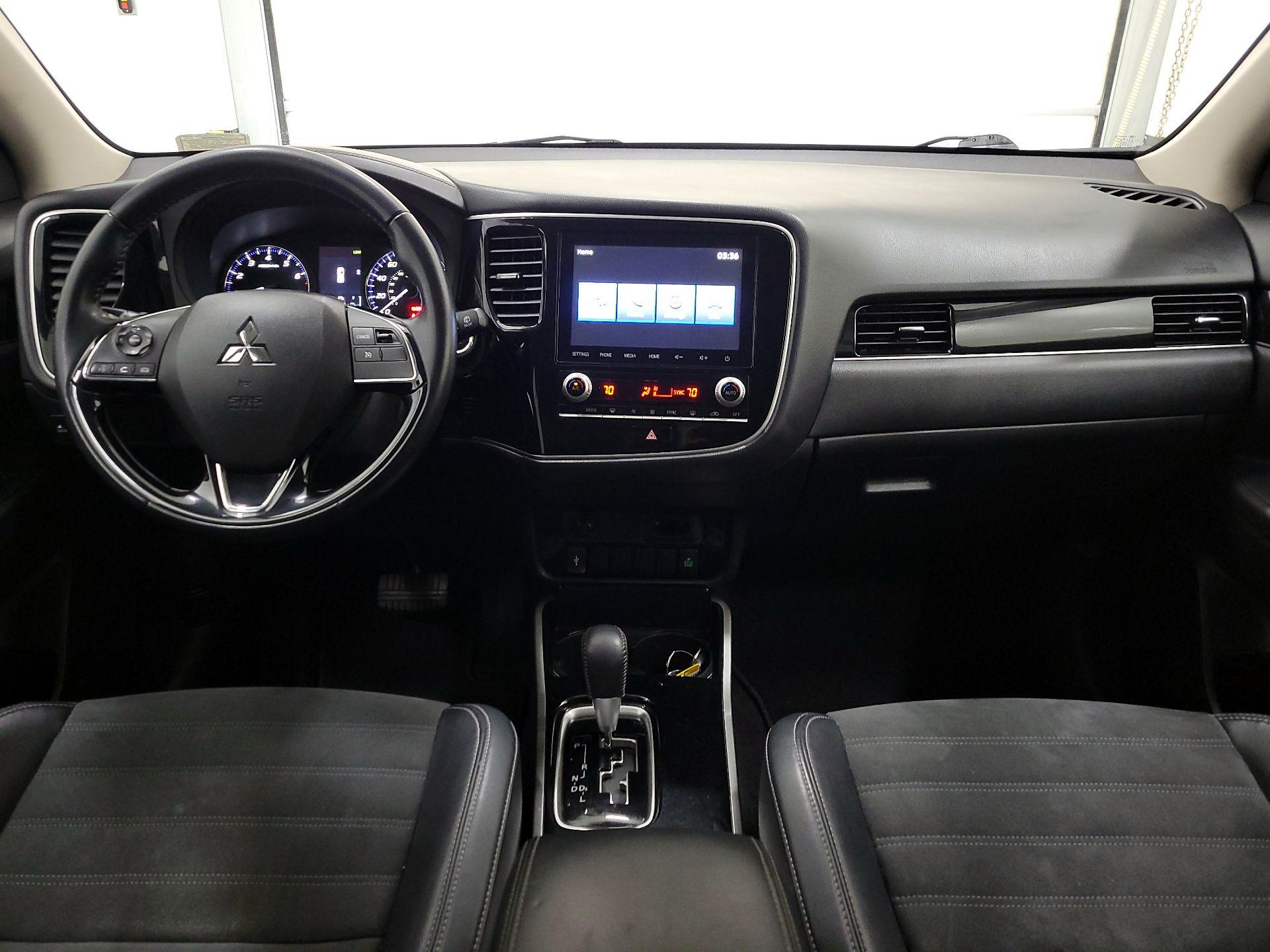 Thumbnail: 2020 Mitsubishi Outlander - 9