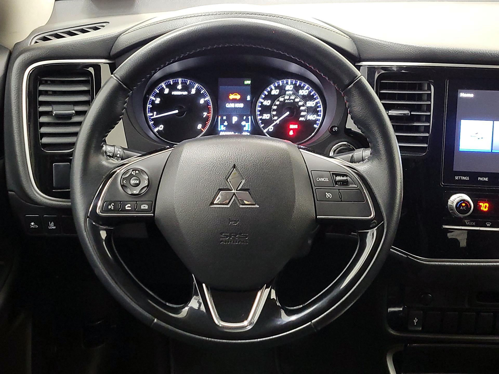 Thumbnail: 2020 Mitsubishi Outlander - 10