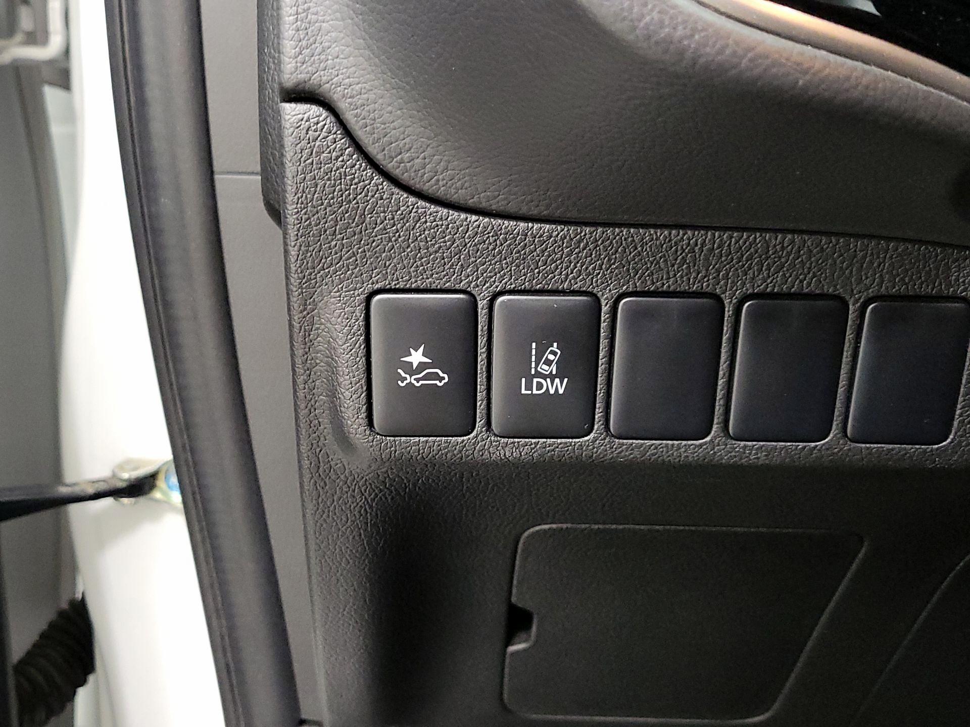 Thumbnail: 2020 Mitsubishi Outlander - 13