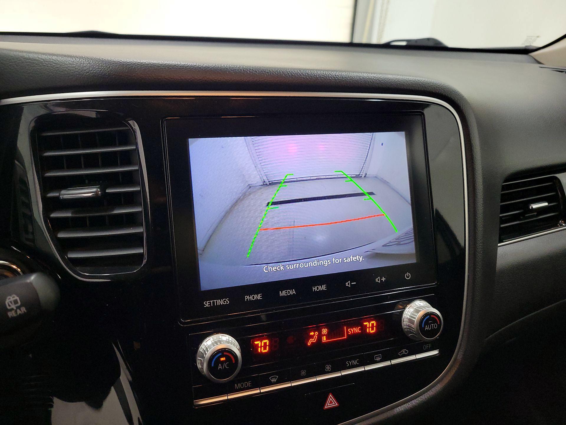 Thumbnail: 2020 Mitsubishi Outlander - 14