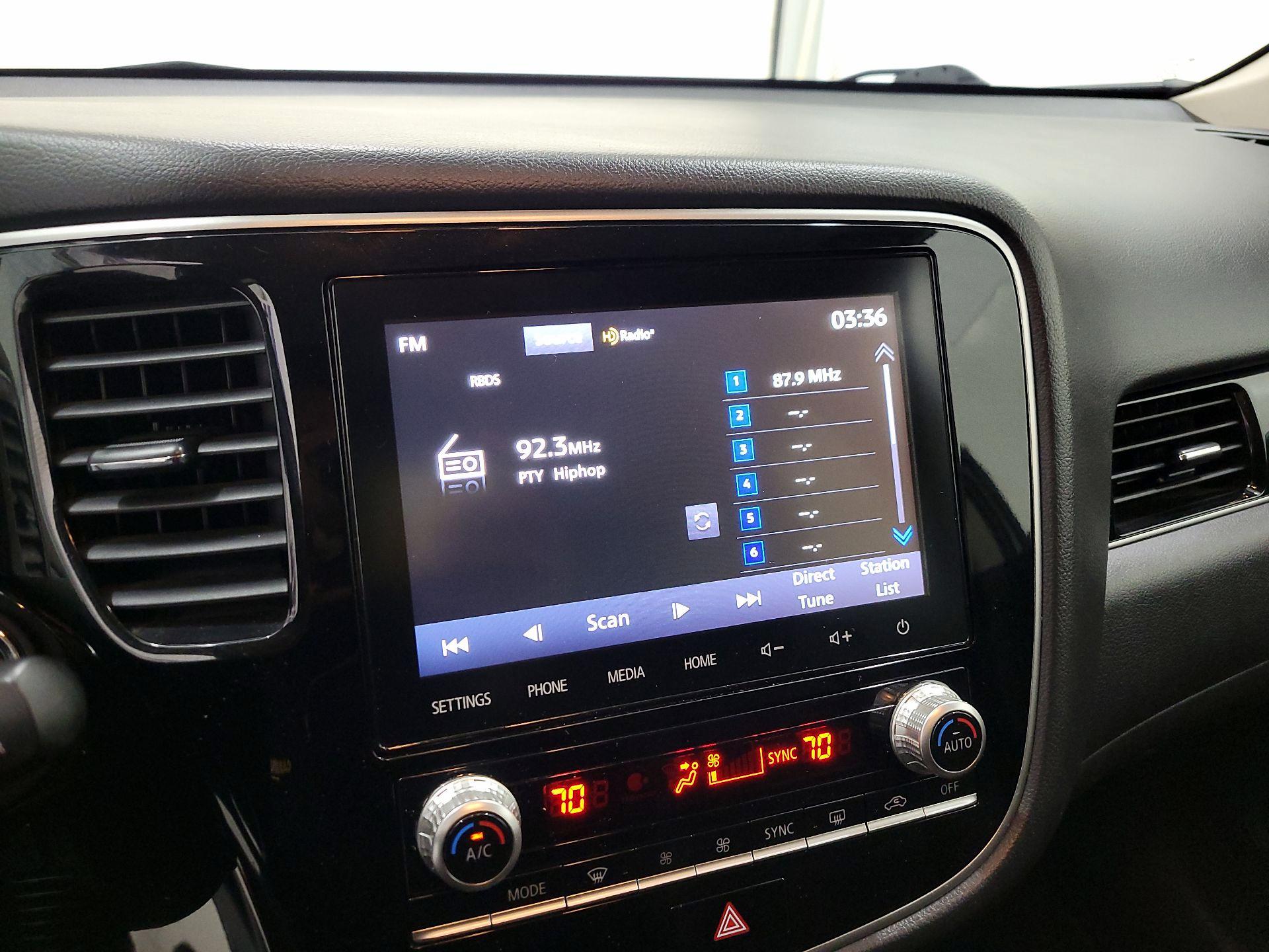 Thumbnail: 2020 Mitsubishi Outlander - 15