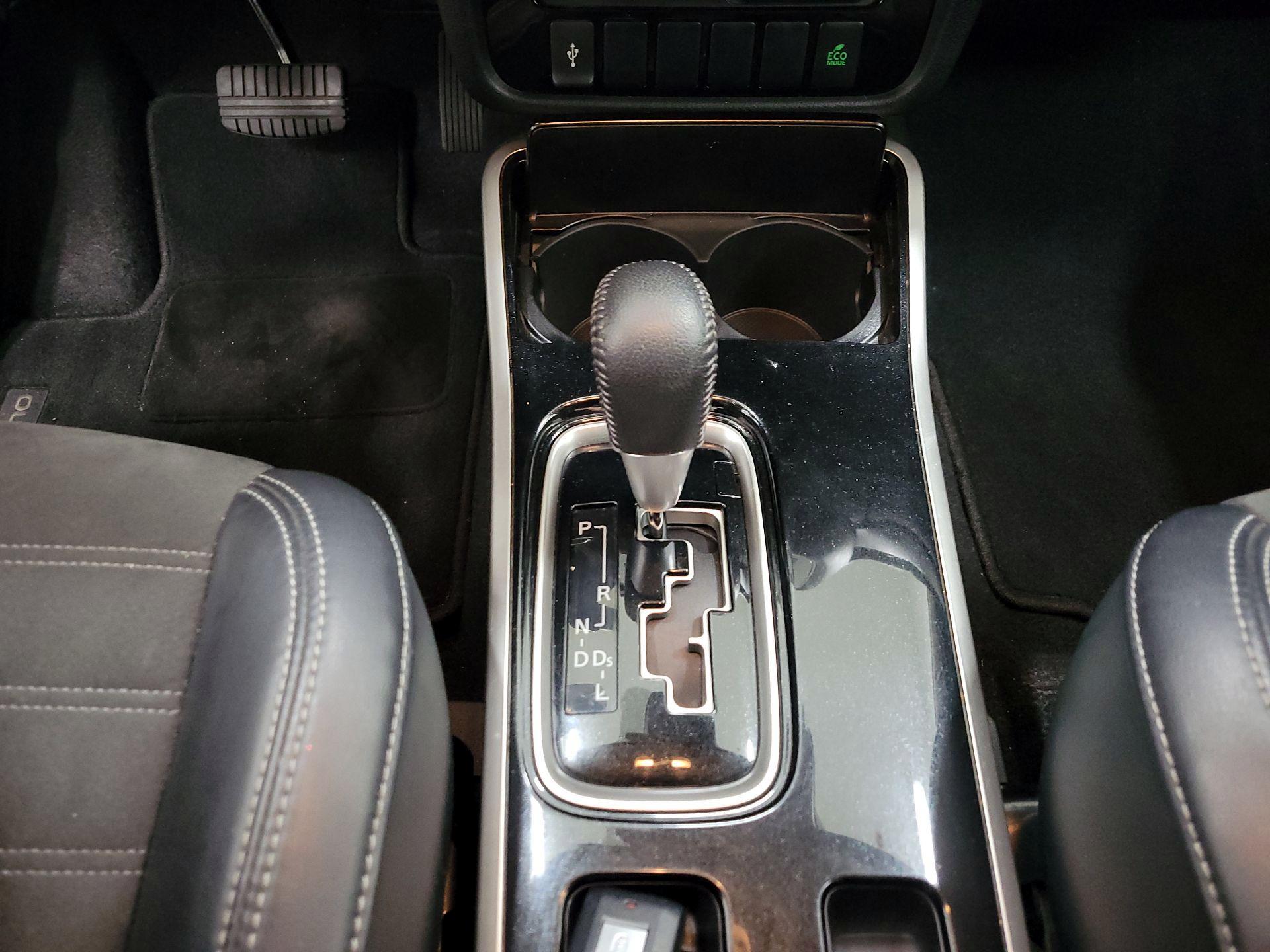 Thumbnail: 2020 Mitsubishi Outlander - 17