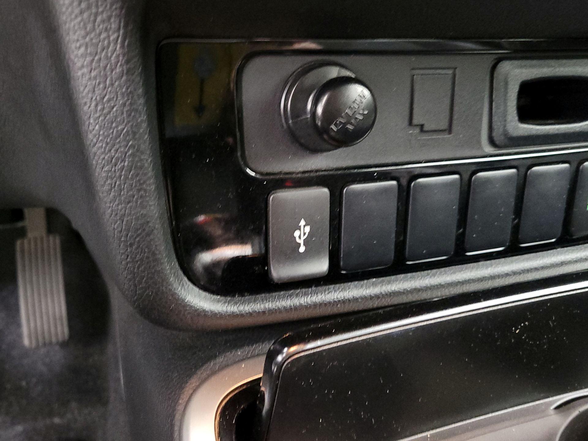 Thumbnail: 2020 Mitsubishi Outlander - 18