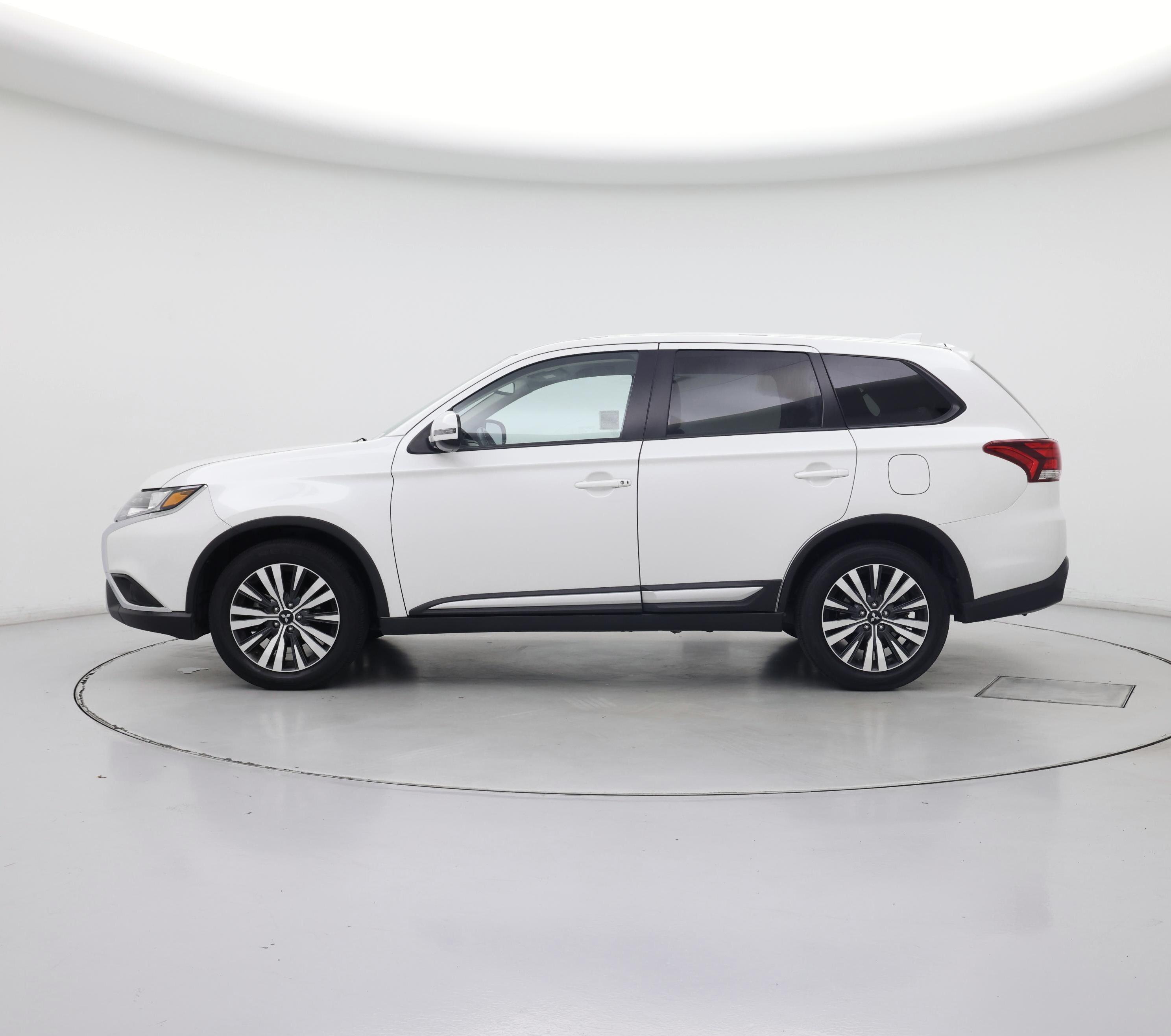 Thumbnail: 2020 Mitsubishi Outlander - 3