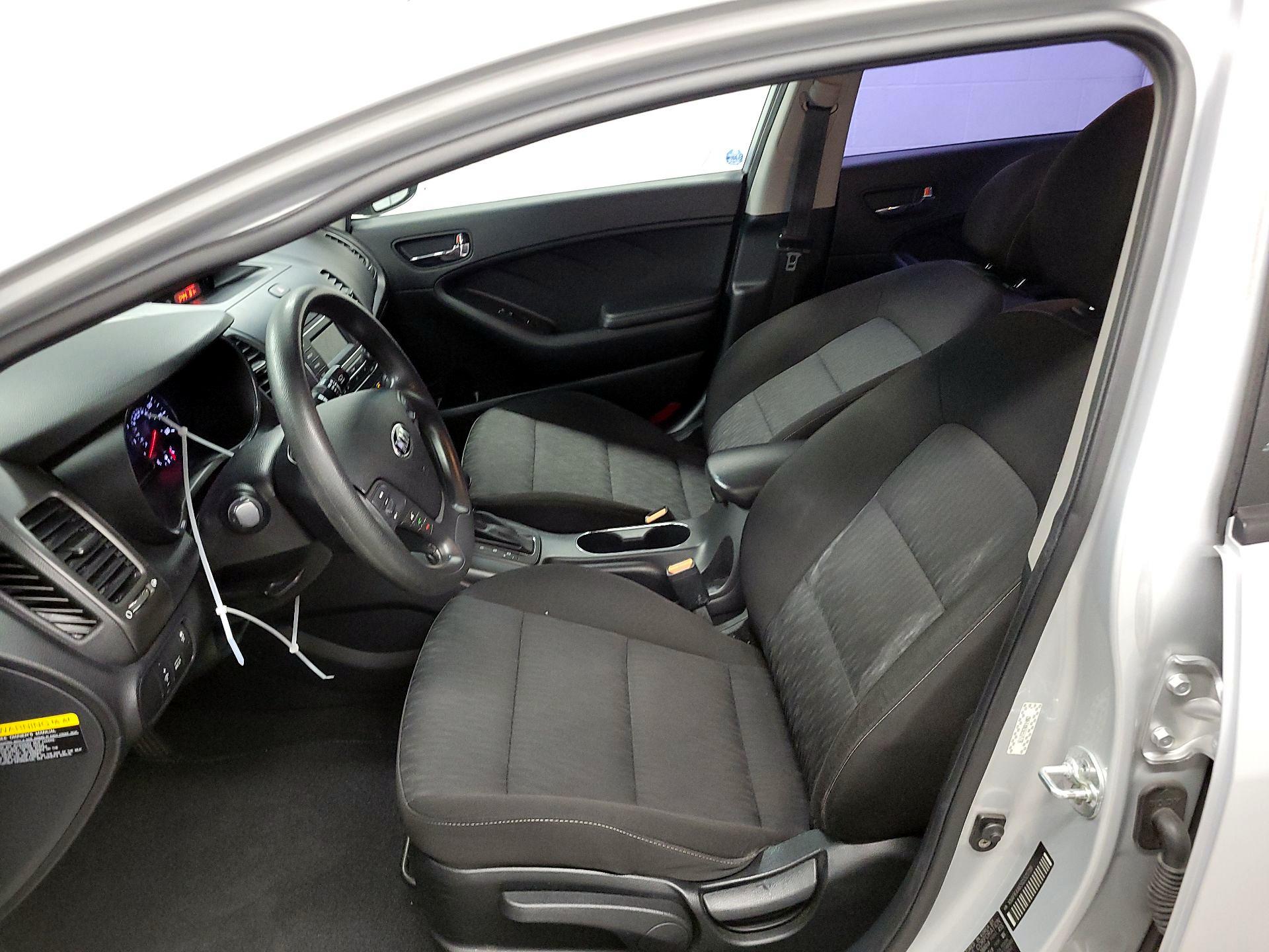 Thumbnail: 2016 Kia Forte - 9