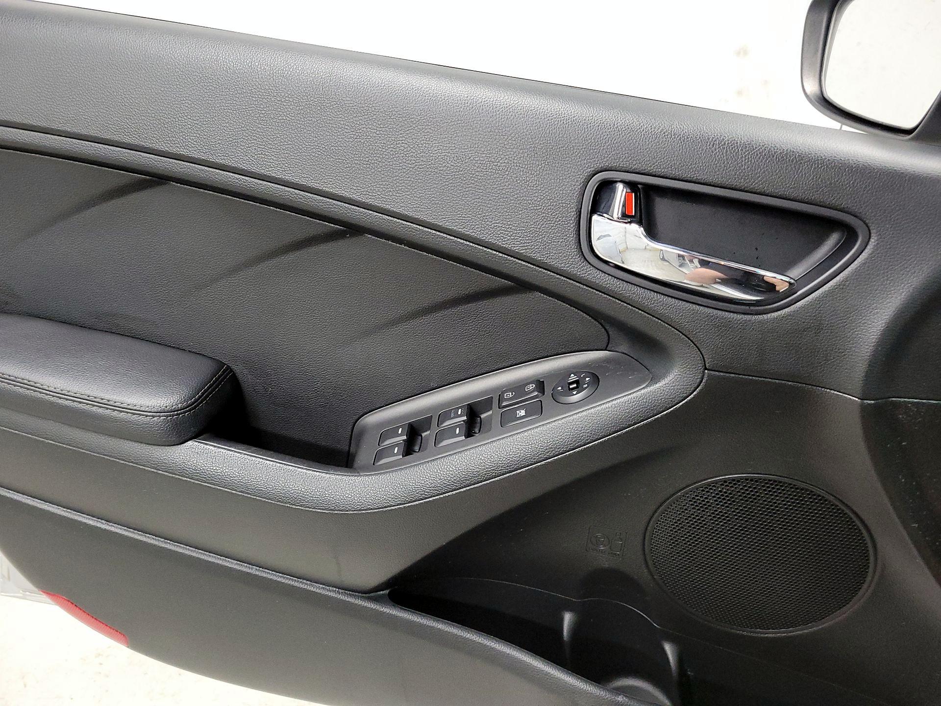 Thumbnail: 2016 Kia Forte - 10