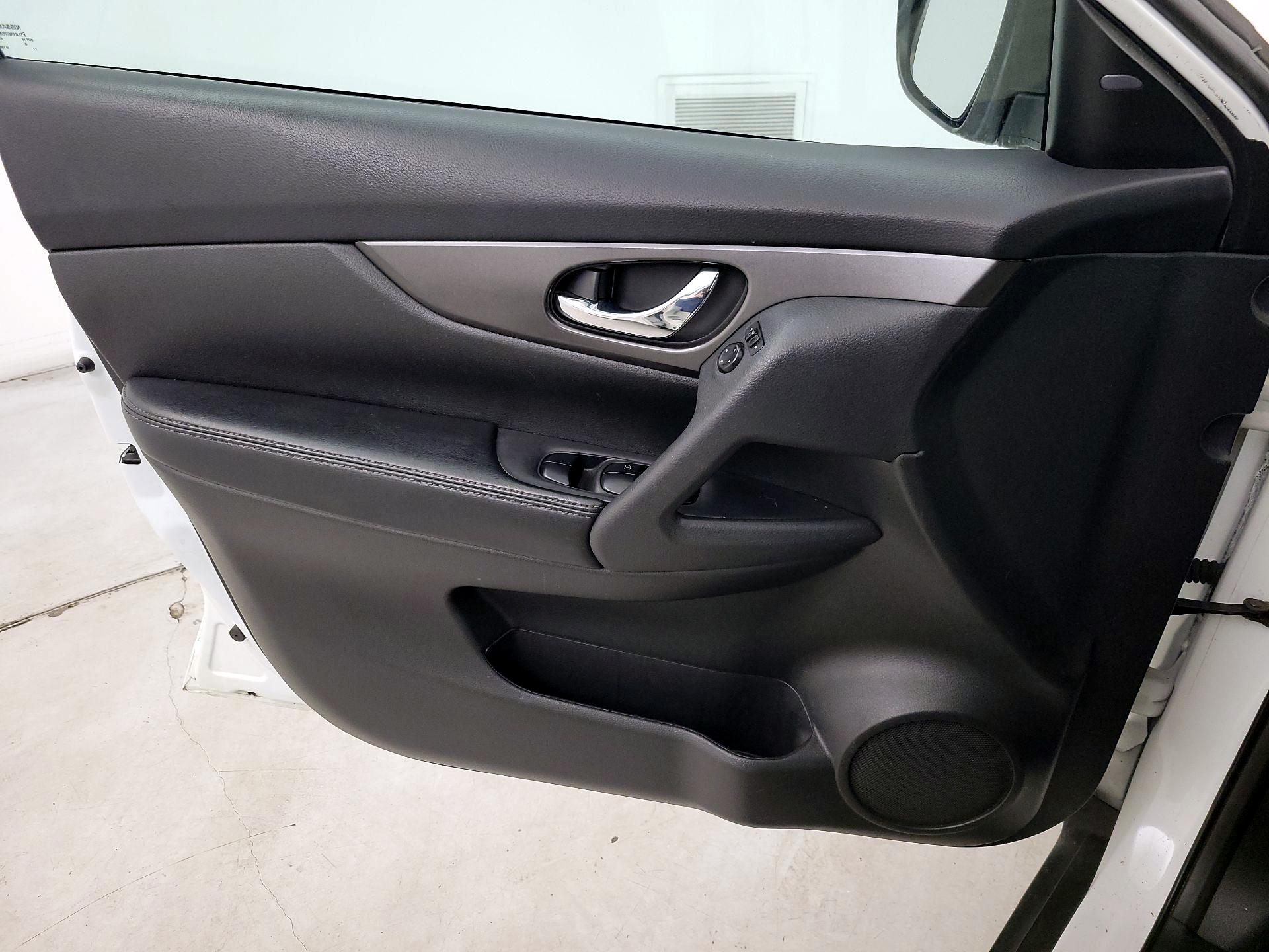 Thumbnail: 2015 Nissan Rogue - 12