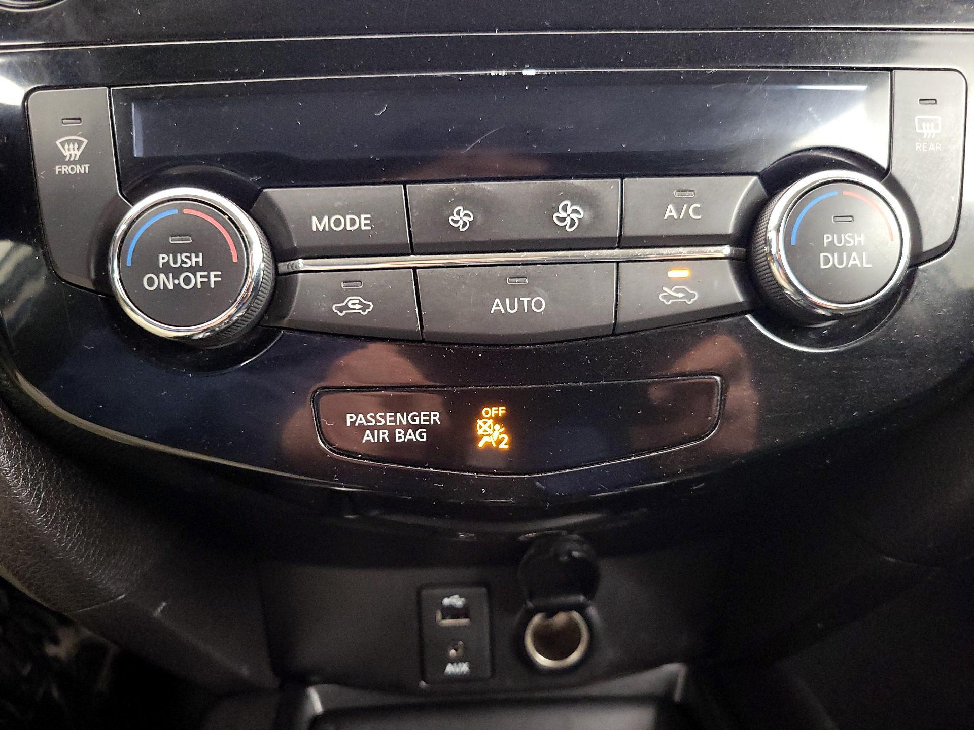 Thumbnail: 2015 Nissan Rogue - 17