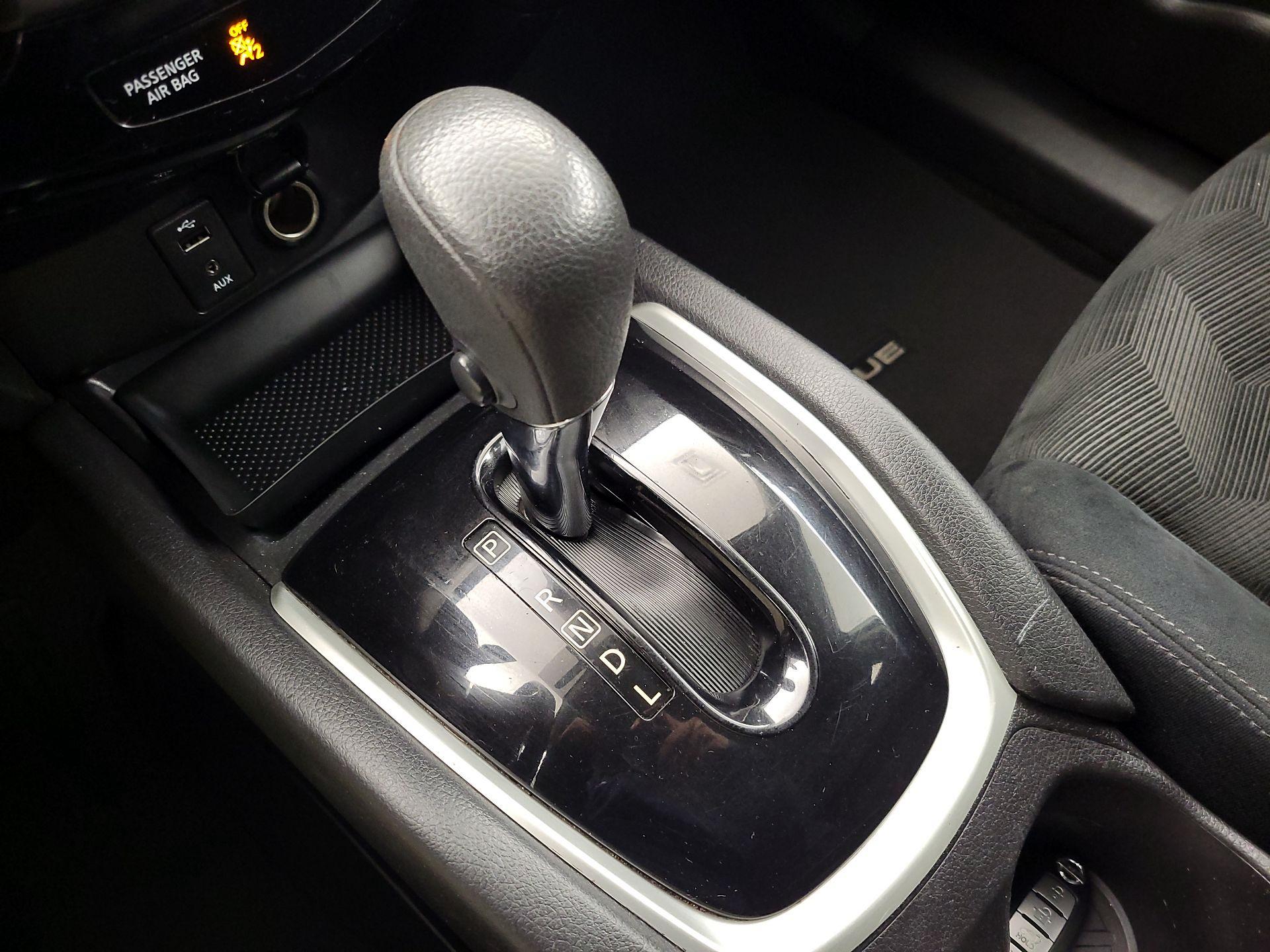 Thumbnail: 2015 Nissan Rogue - 18