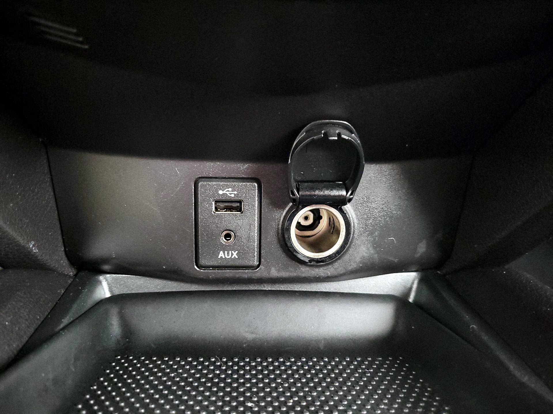 Thumbnail: 2015 Nissan Rogue - 19