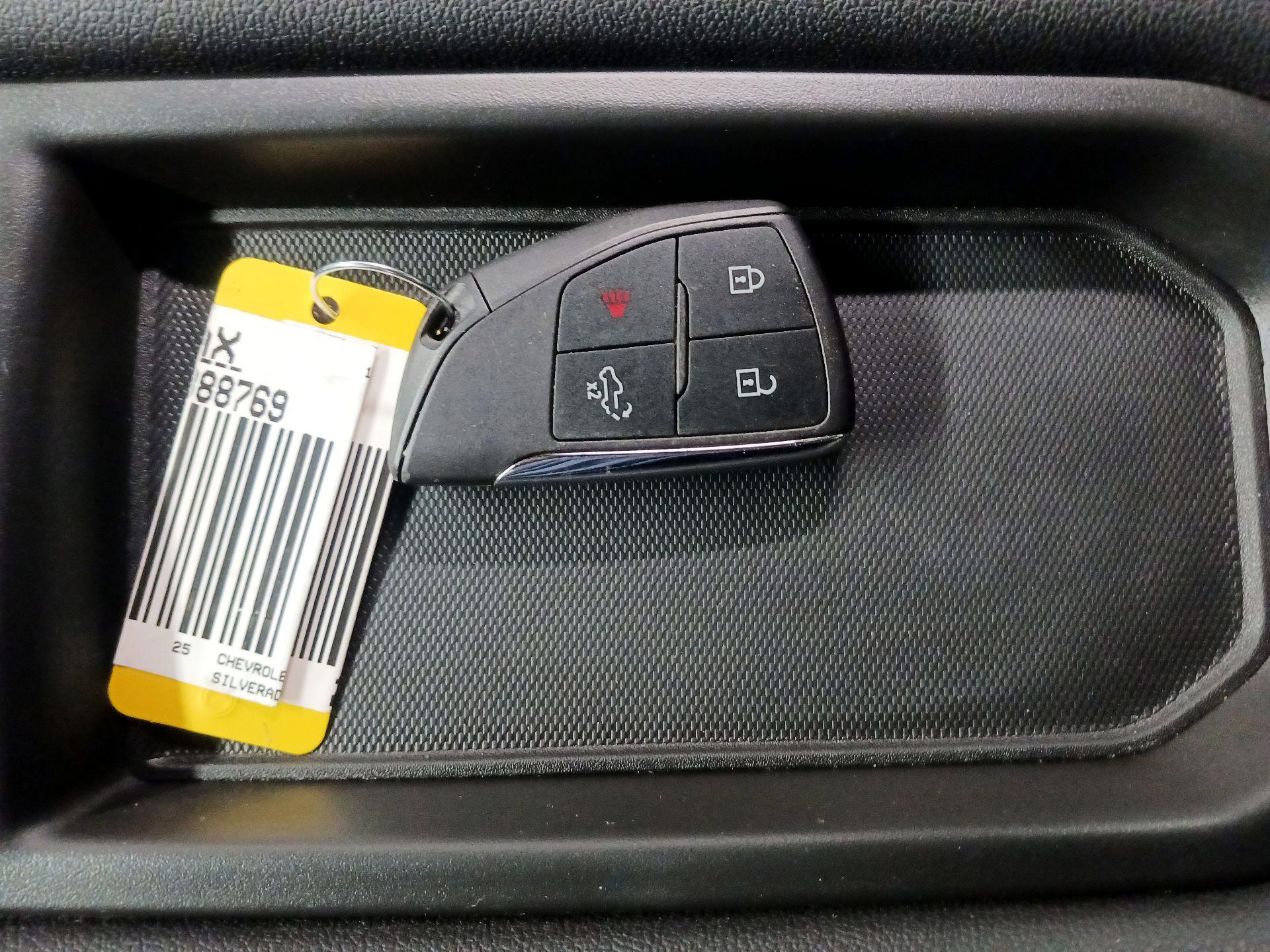 Thumbnail: 2025 Chevrolet Silverado 1500 - 19