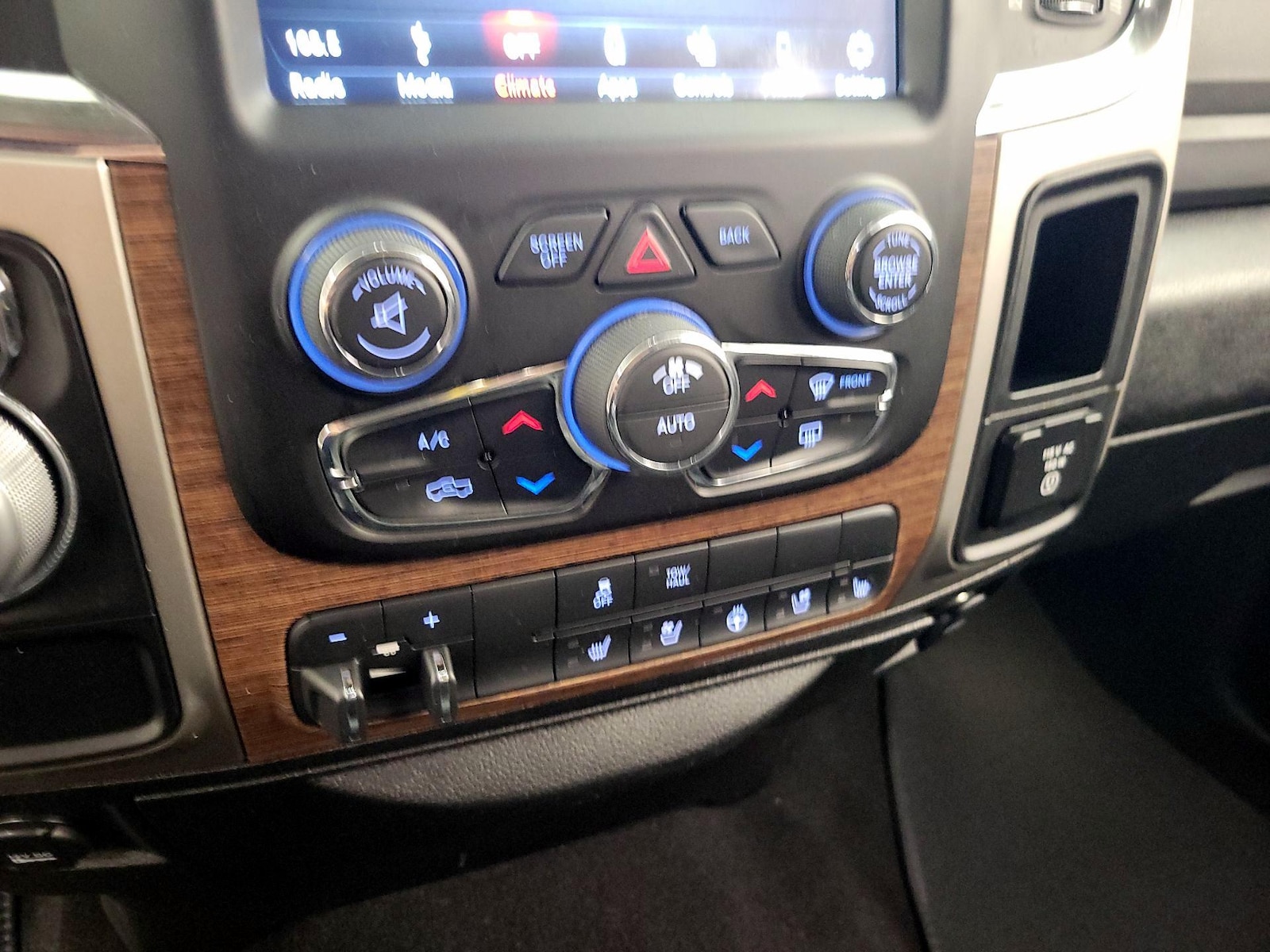 2019 RAM Ram 1500 Classic Laramie - Photo 17