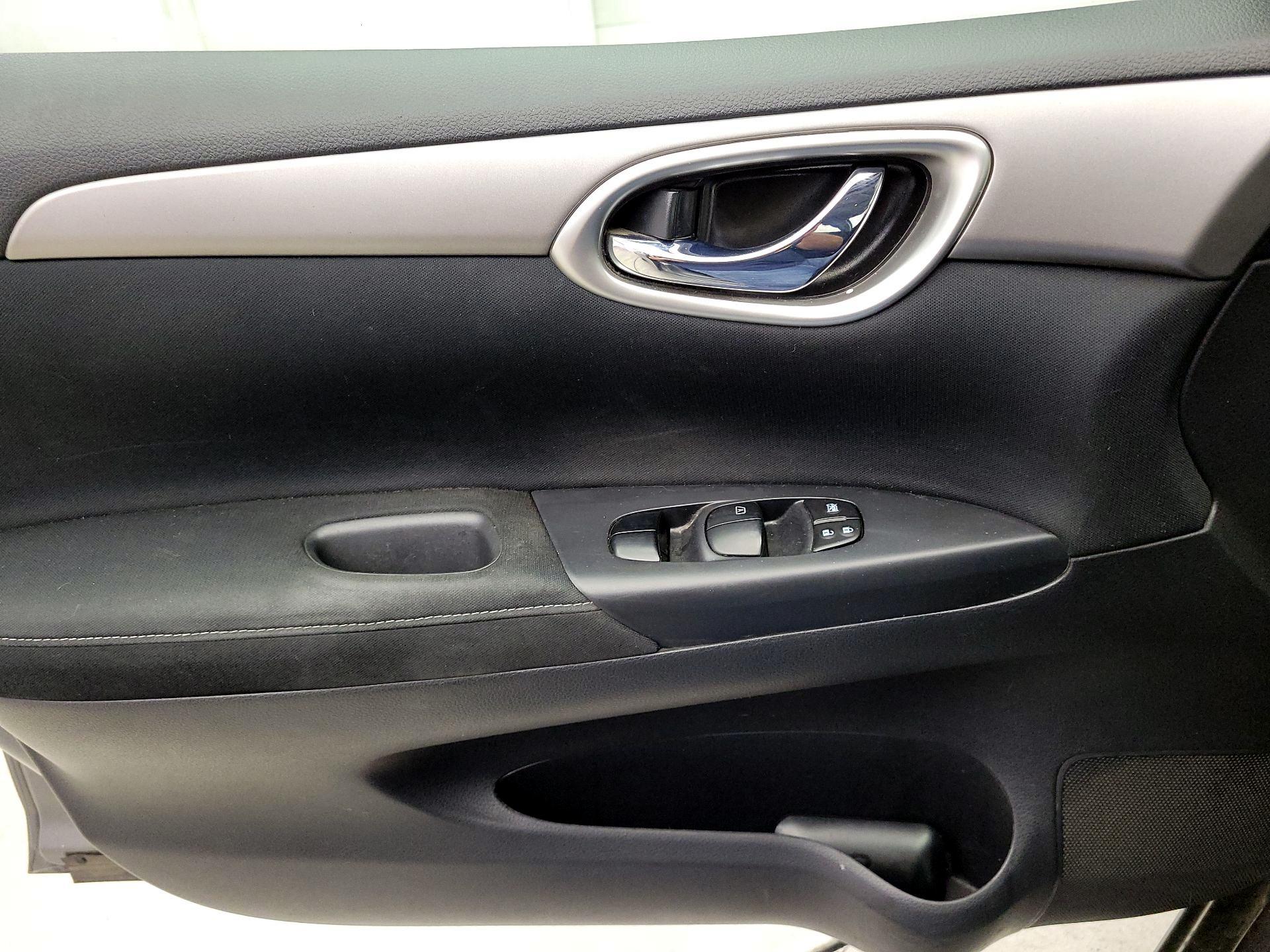 Thumbnail: 2015 Nissan Sentra - 10