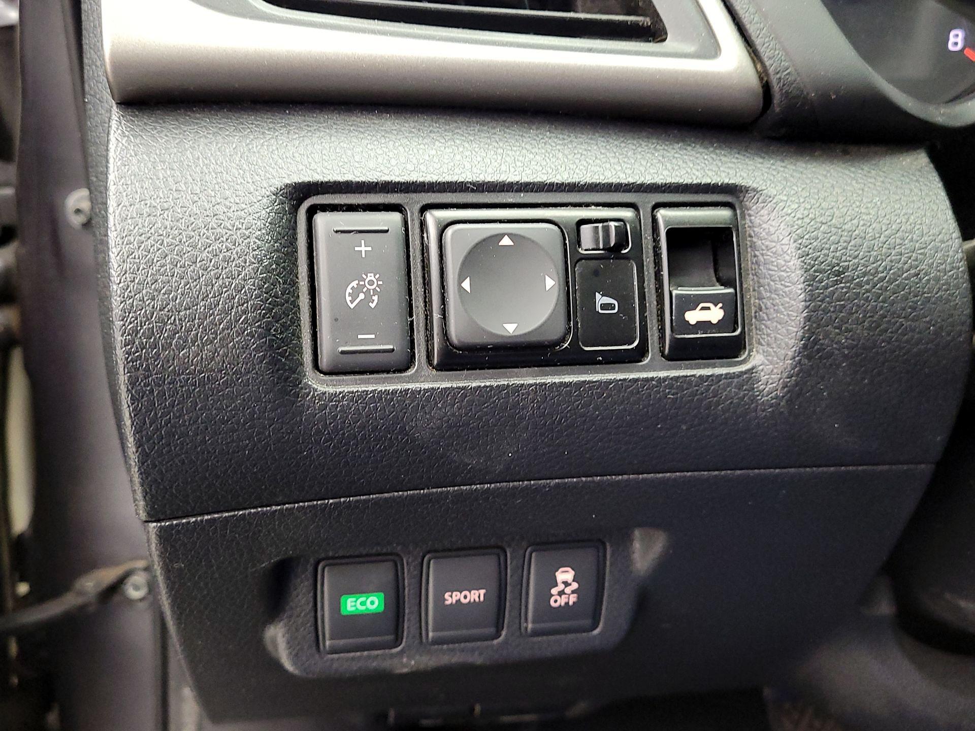 Thumbnail: 2015 Nissan Sentra - 11