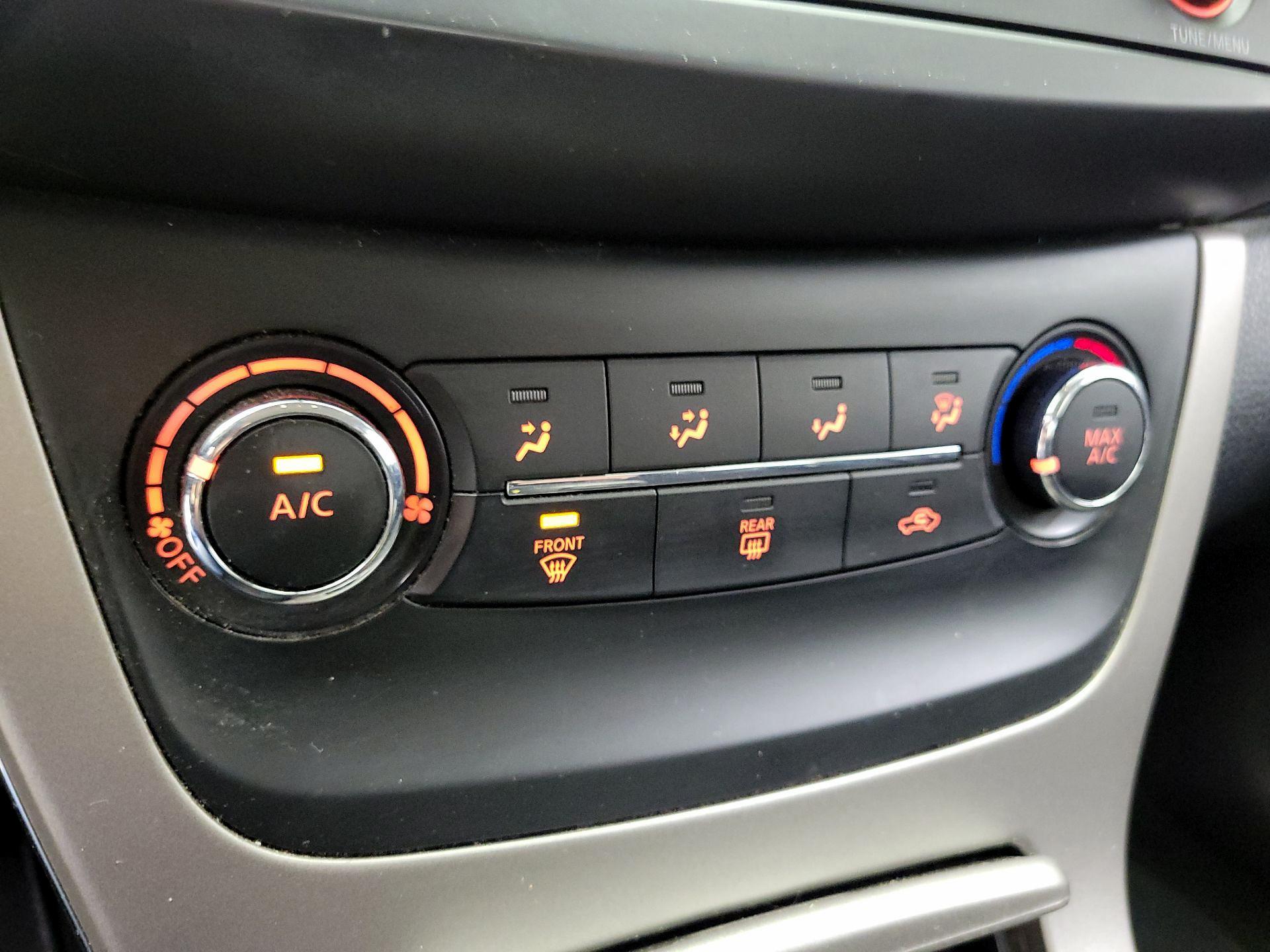 Thumbnail: 2015 Nissan Sentra - 13