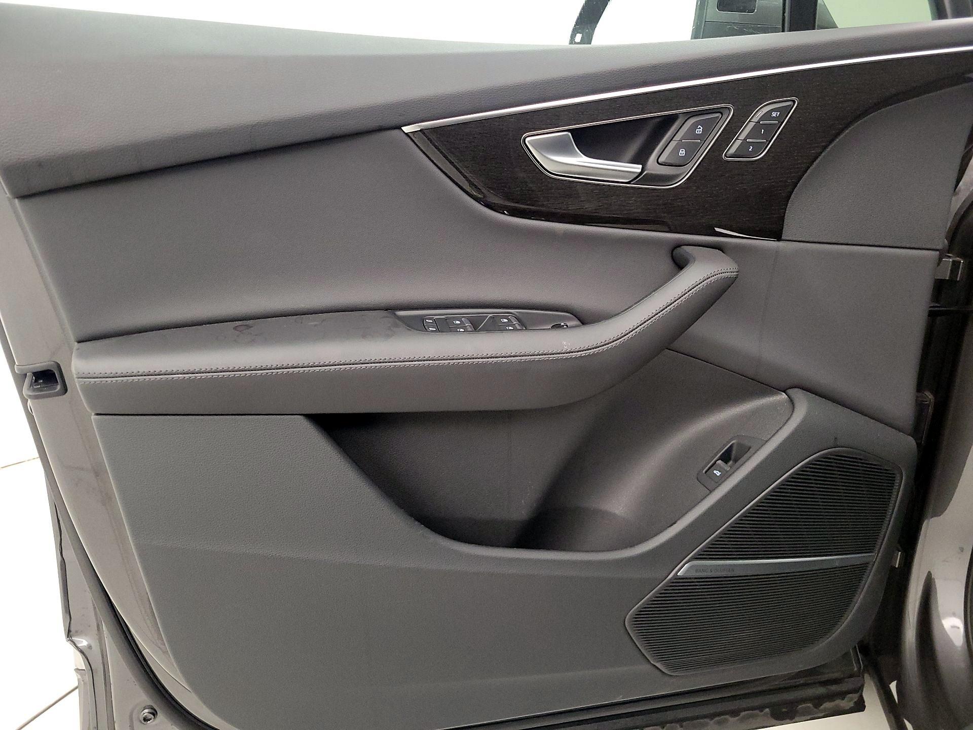 Thumbnail: 2023 Audi Q7 - 12