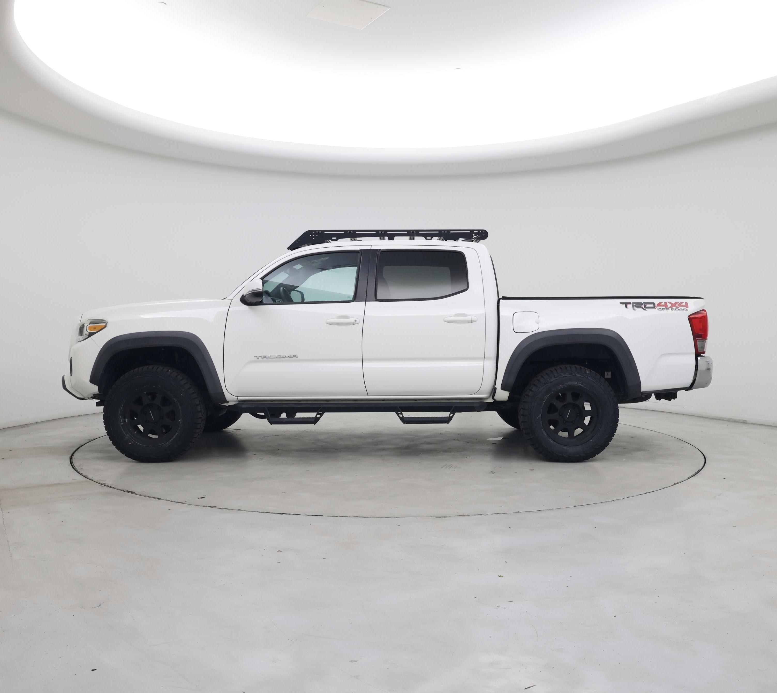 Thumbnail: 2017 Toyota Tacoma - 3