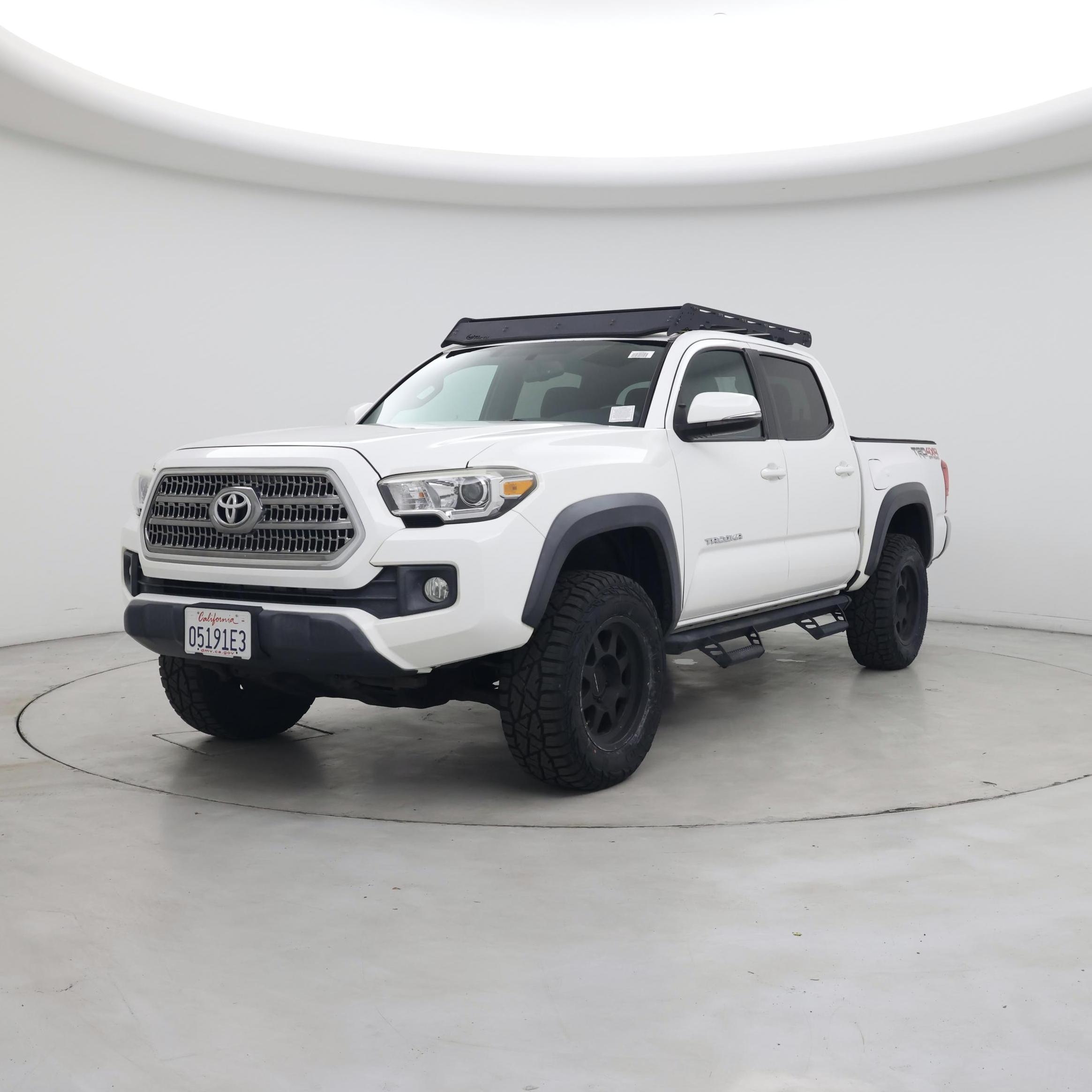 Thumbnail: 2017 Toyota Tacoma - 4