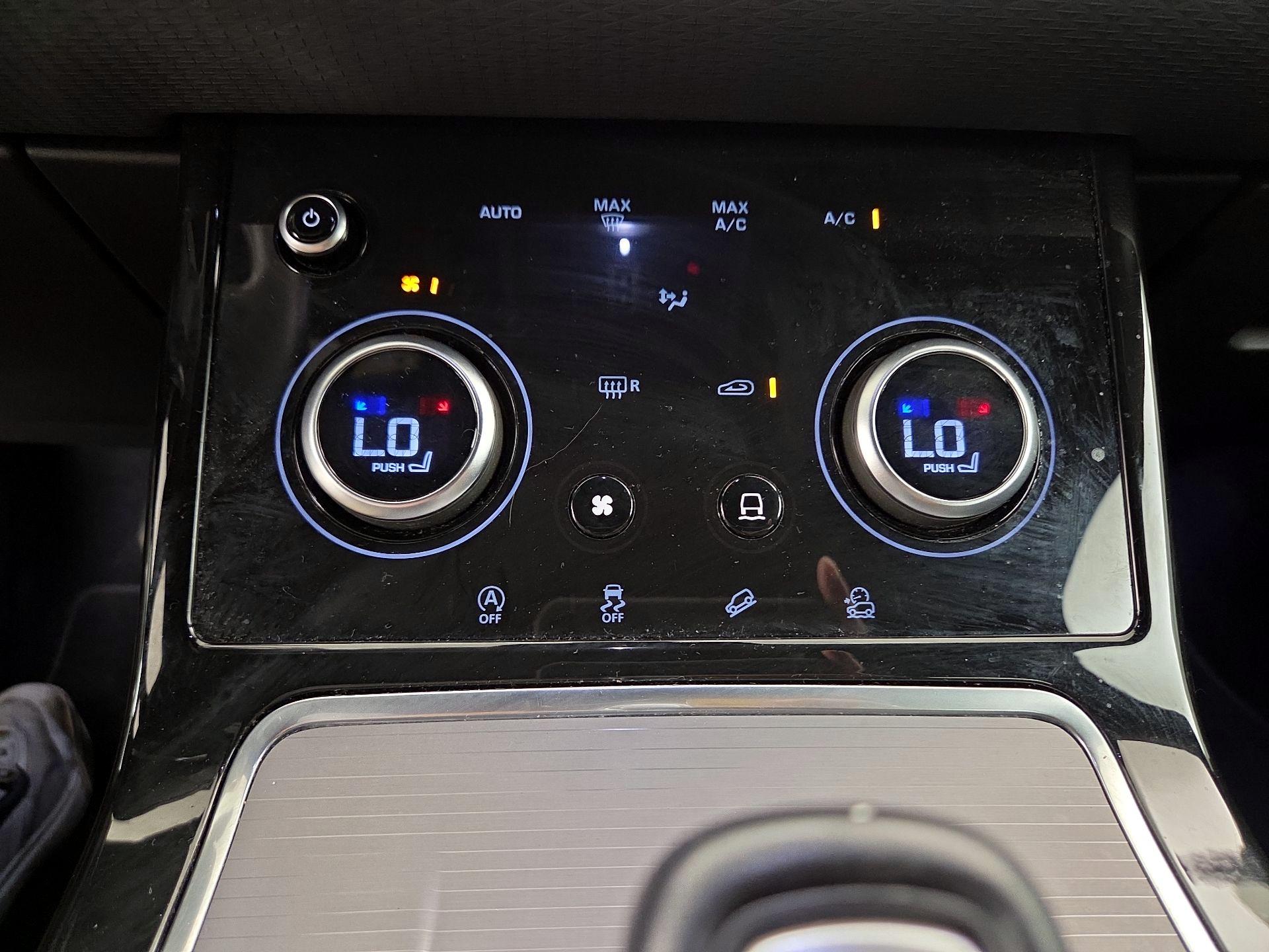 Thumbnail: 2020 Land Rover Range Rover Evoque - 17