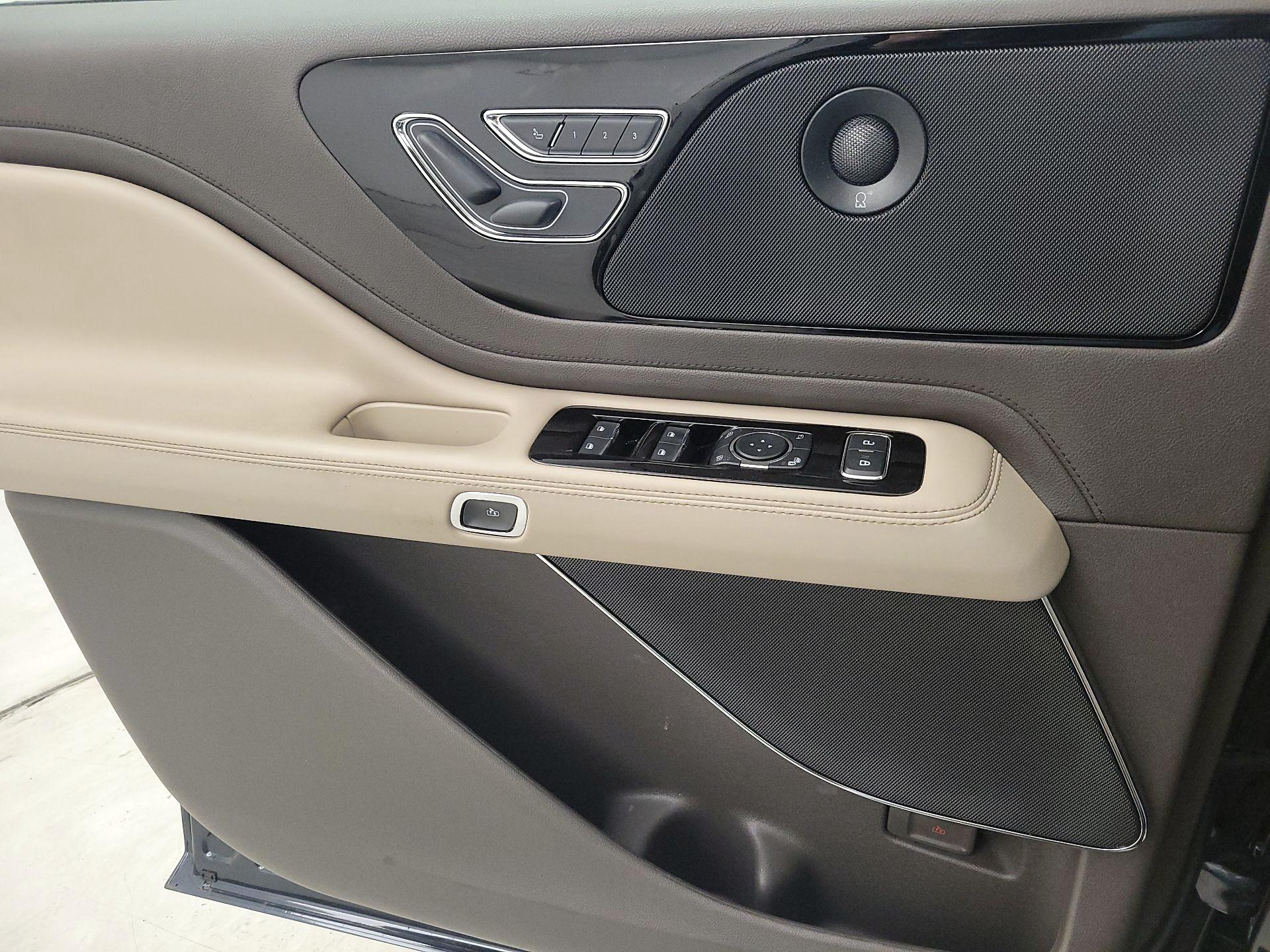 Thumbnail: 2022 Lincoln Aviator - 12