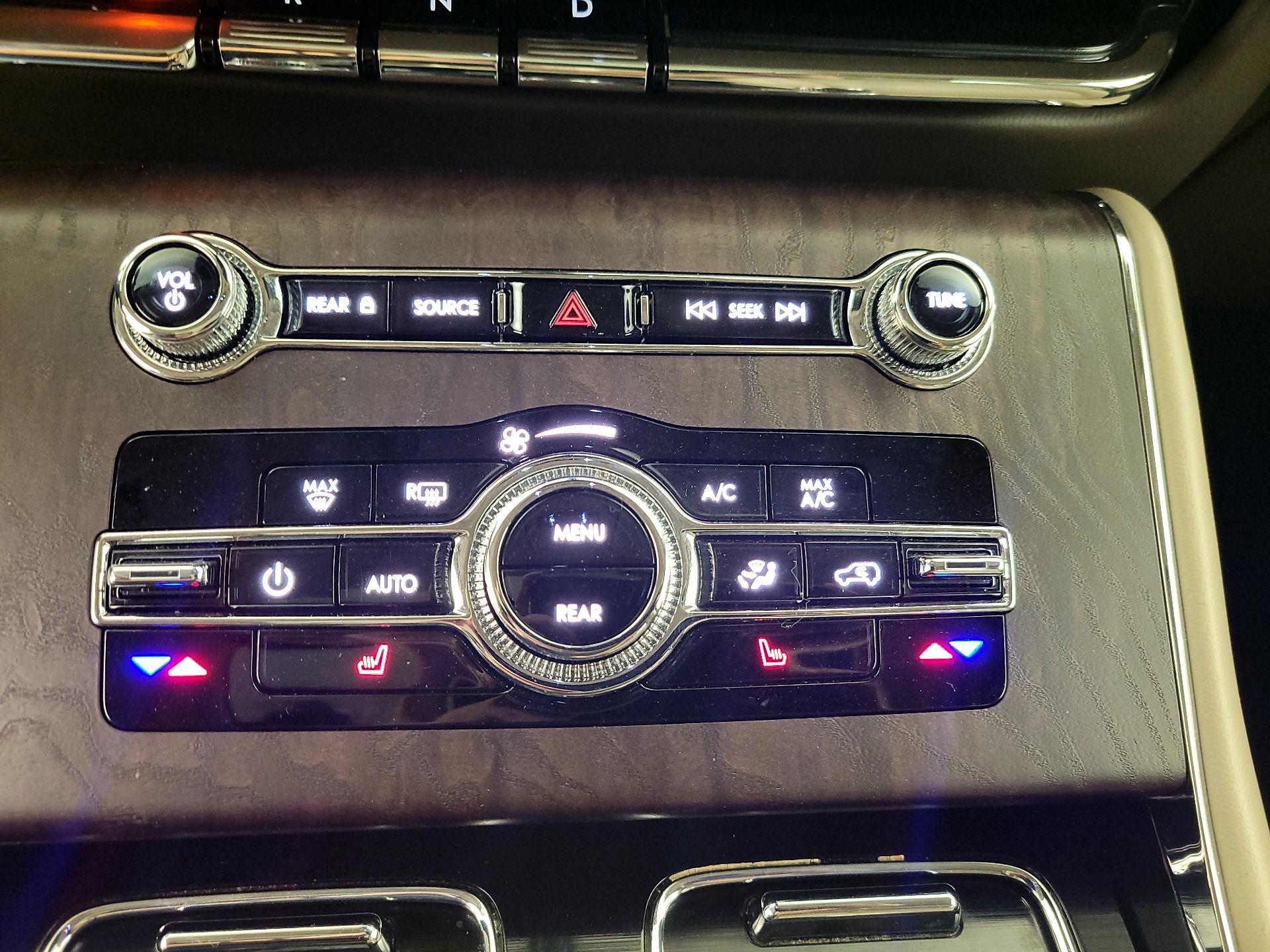 Thumbnail: 2022 Lincoln Aviator - 17