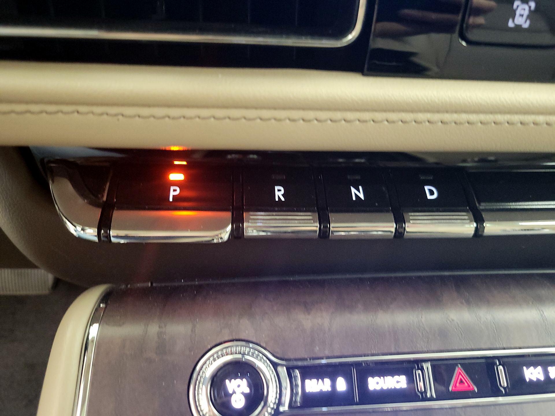 Thumbnail: 2022 Lincoln Aviator - 18