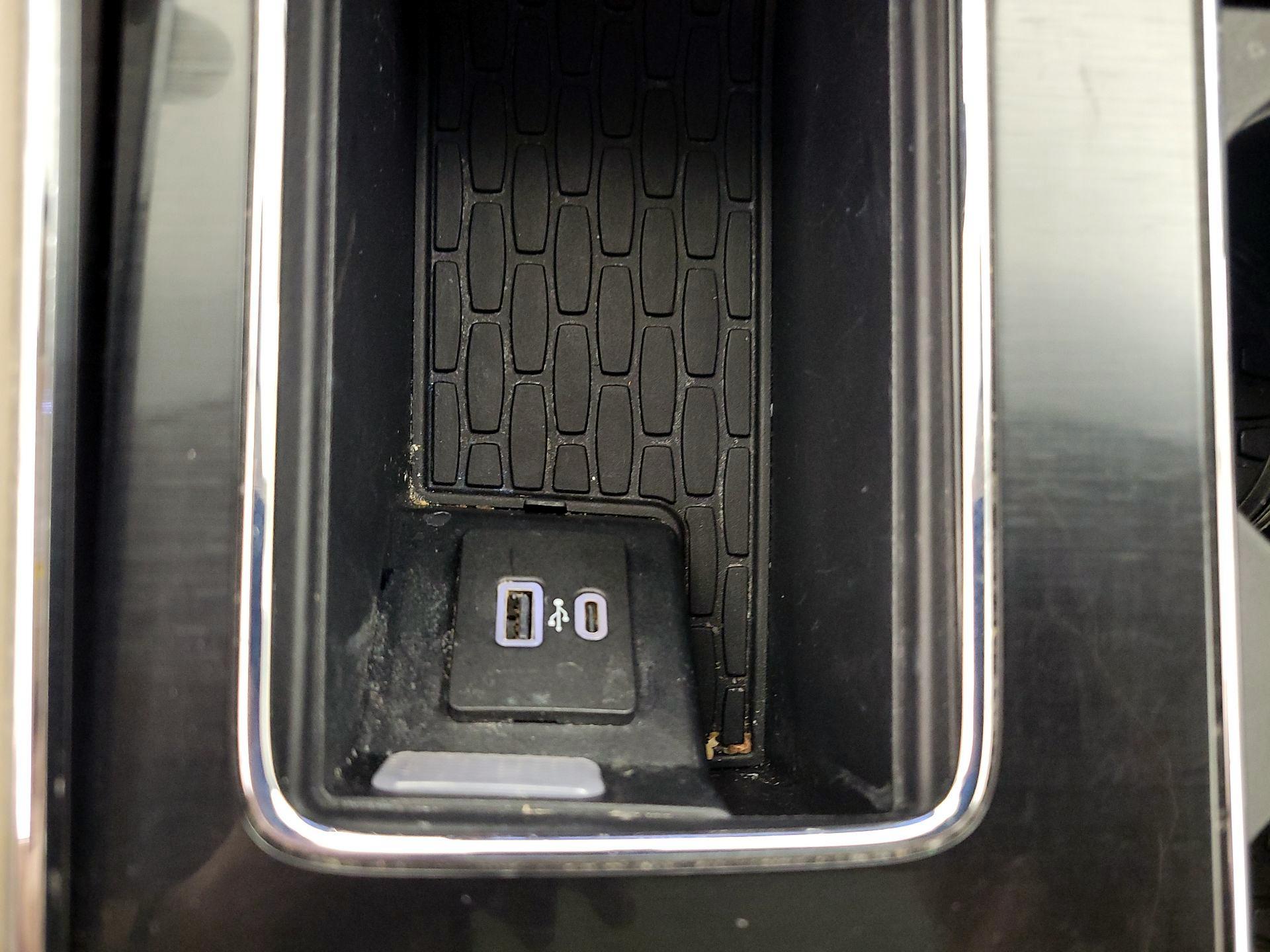 Thumbnail: 2022 Lincoln Aviator - 19