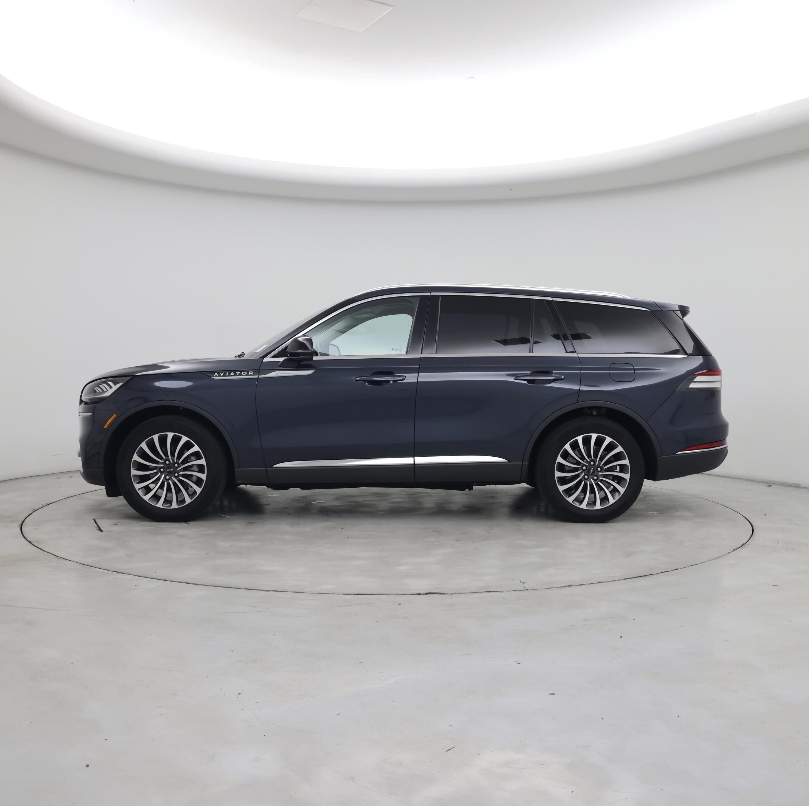 Thumbnail: 2022 Lincoln Aviator - 3