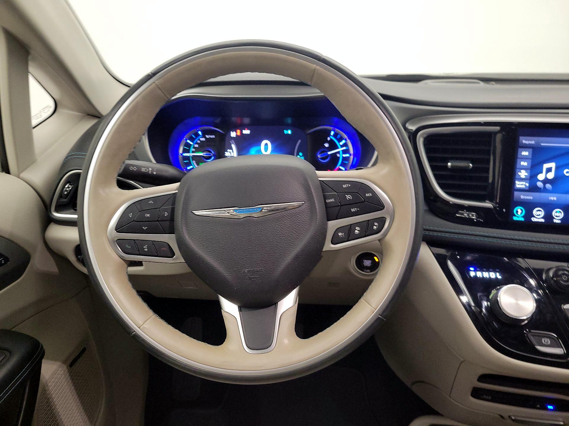 Thumbnail: 2020 Chrysler Pacifica - 10
