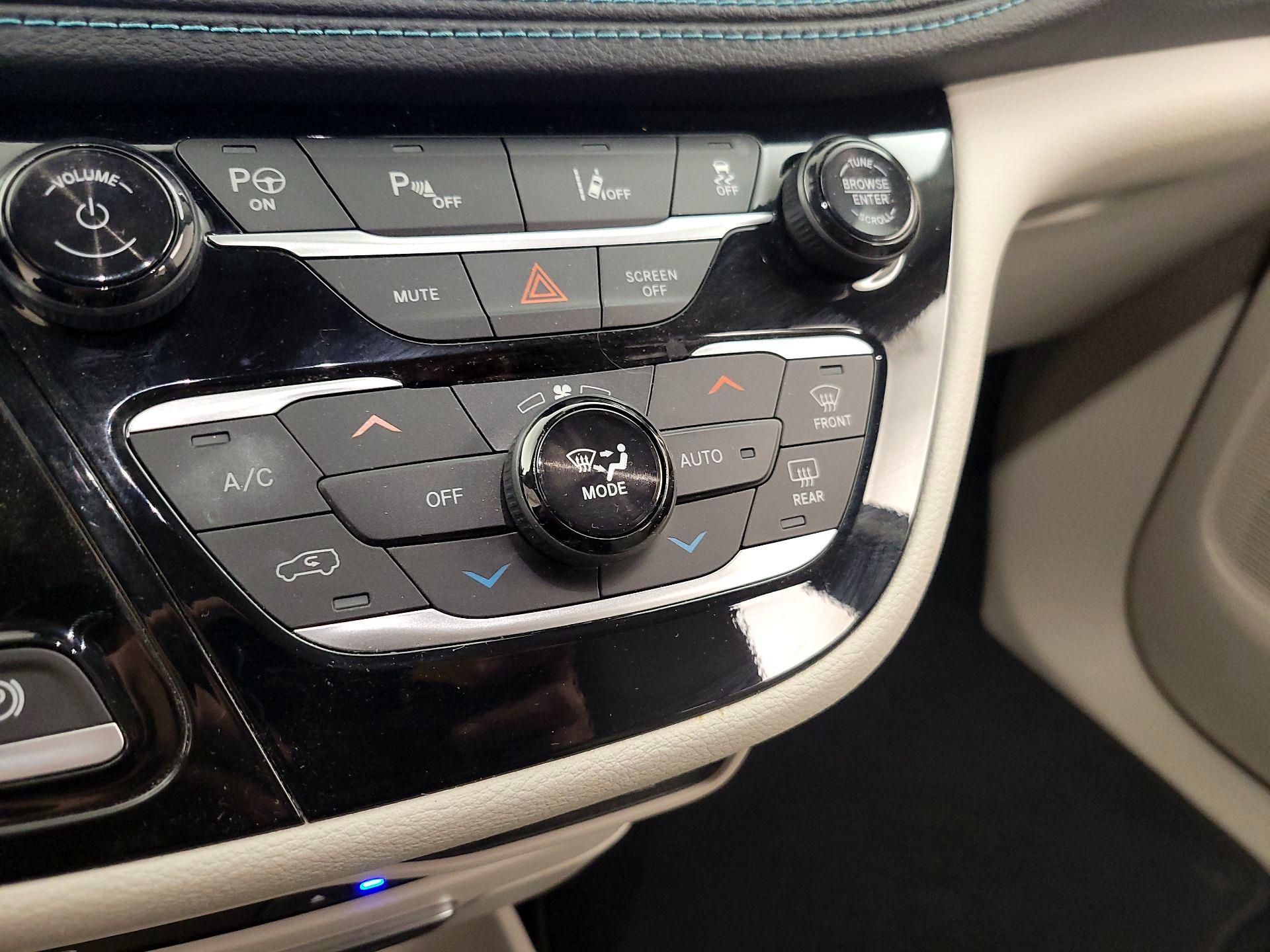 Thumbnail: 2020 Chrysler Pacifica - 16