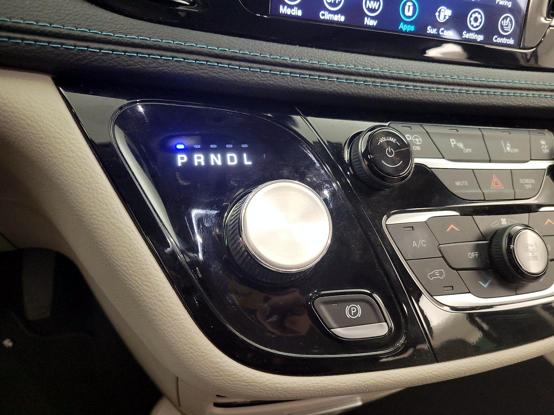 Thumbnail: 2020 Chrysler Pacifica - 17