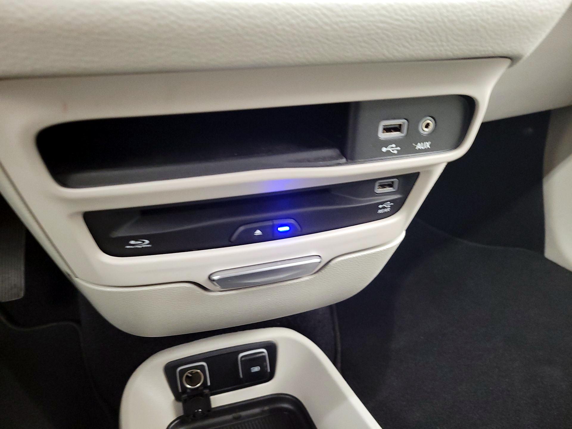 Thumbnail: 2020 Chrysler Pacifica - 18